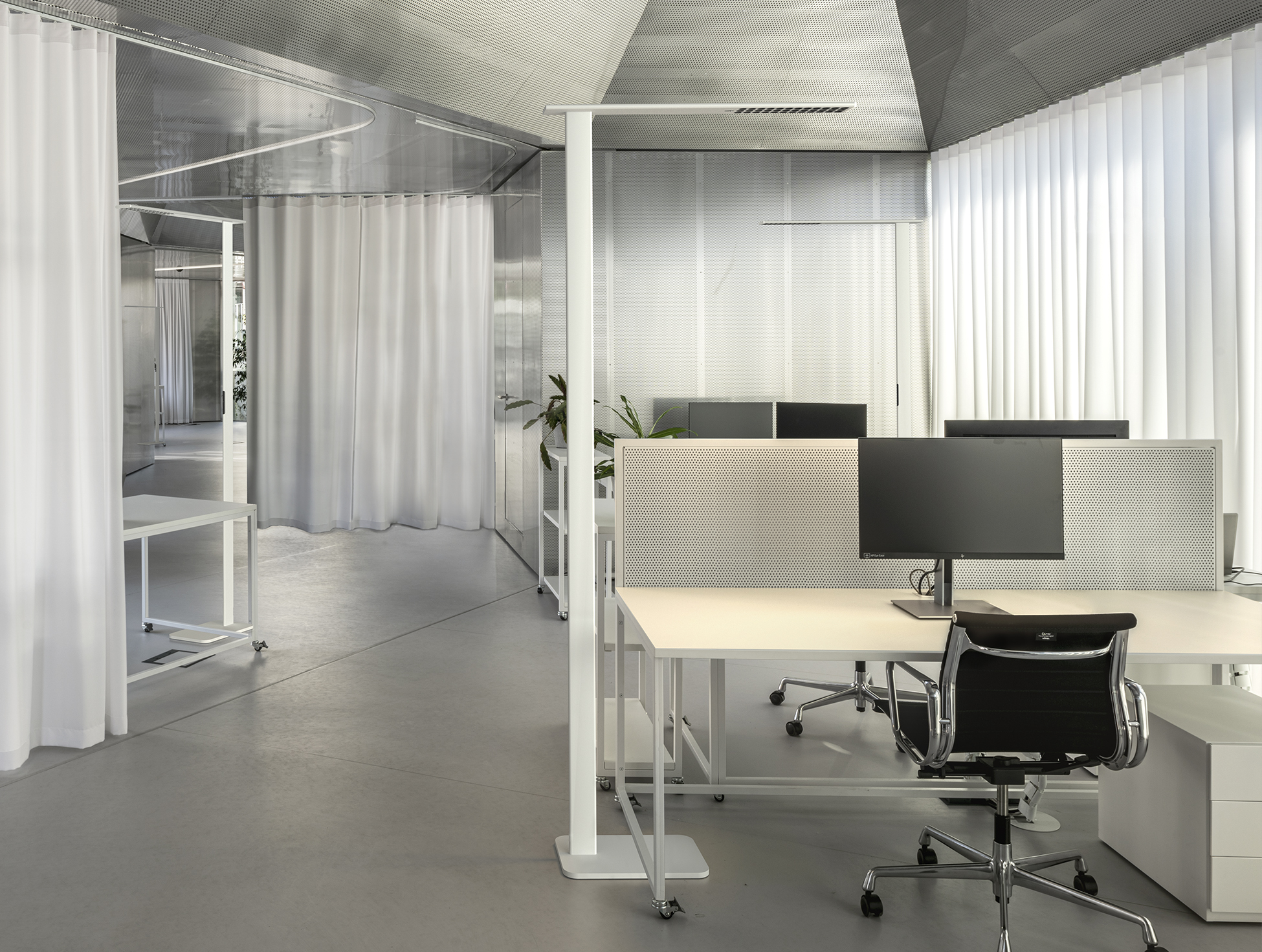 P_Sf_A-Workmates-Floor-Flos-Architectural-Thubnail-life_general.jpg