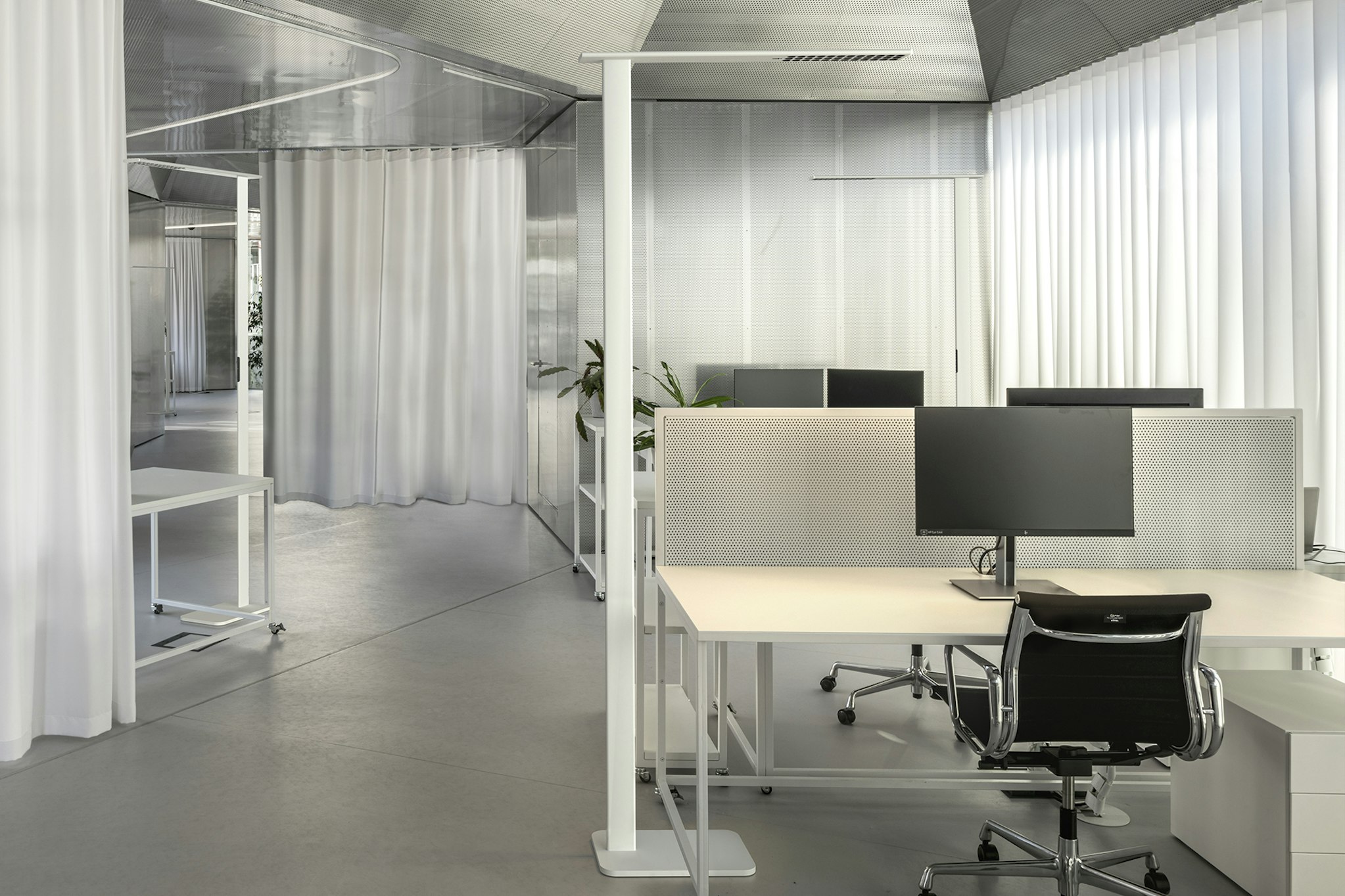 P_Sf_A-Workmates-Floor-Flos-Architectural-Thubnail-life_general.jpg