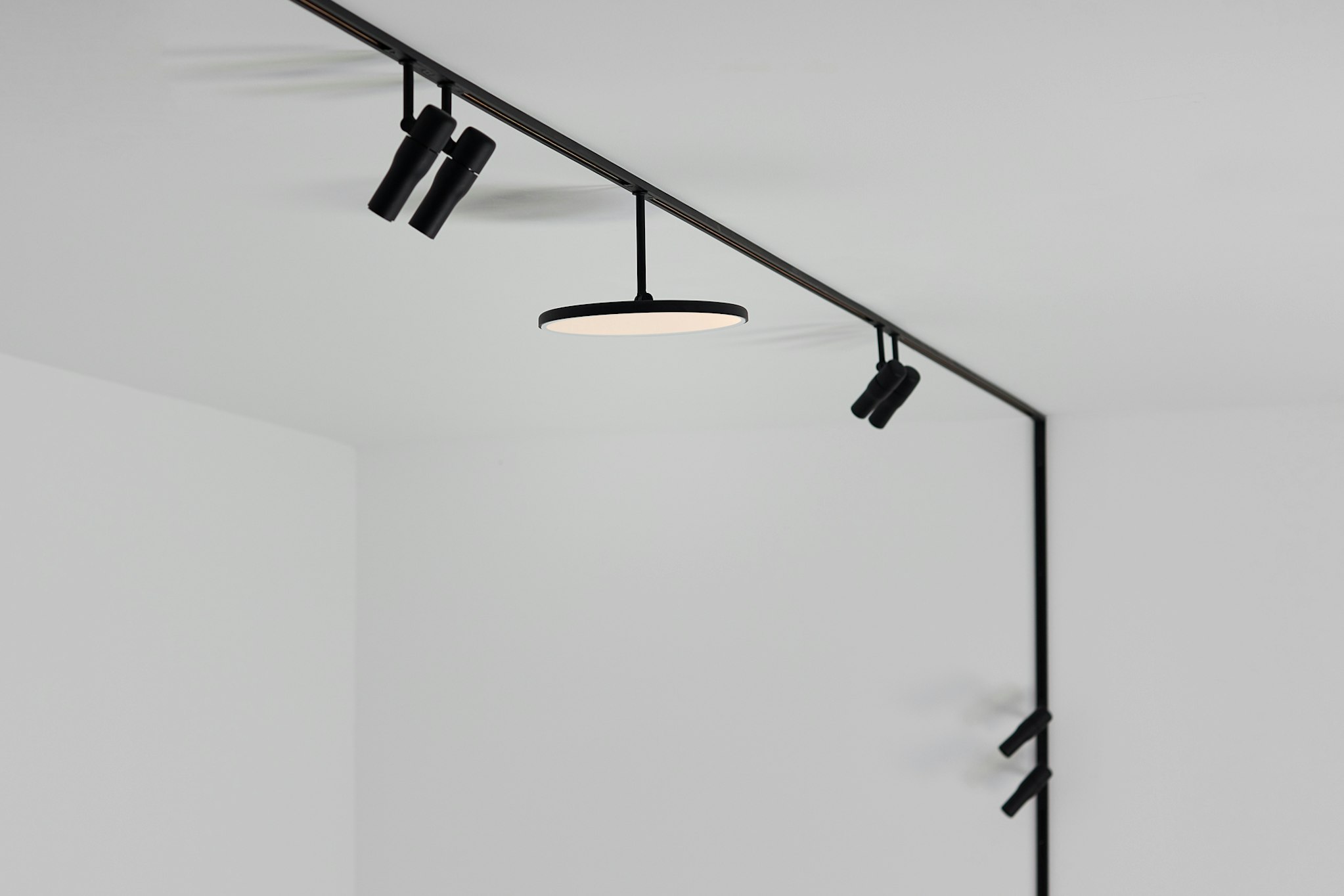 P_Sf_A-Zero-Track-Flos-Architectural-Thubnail-life_over_grey.jpg