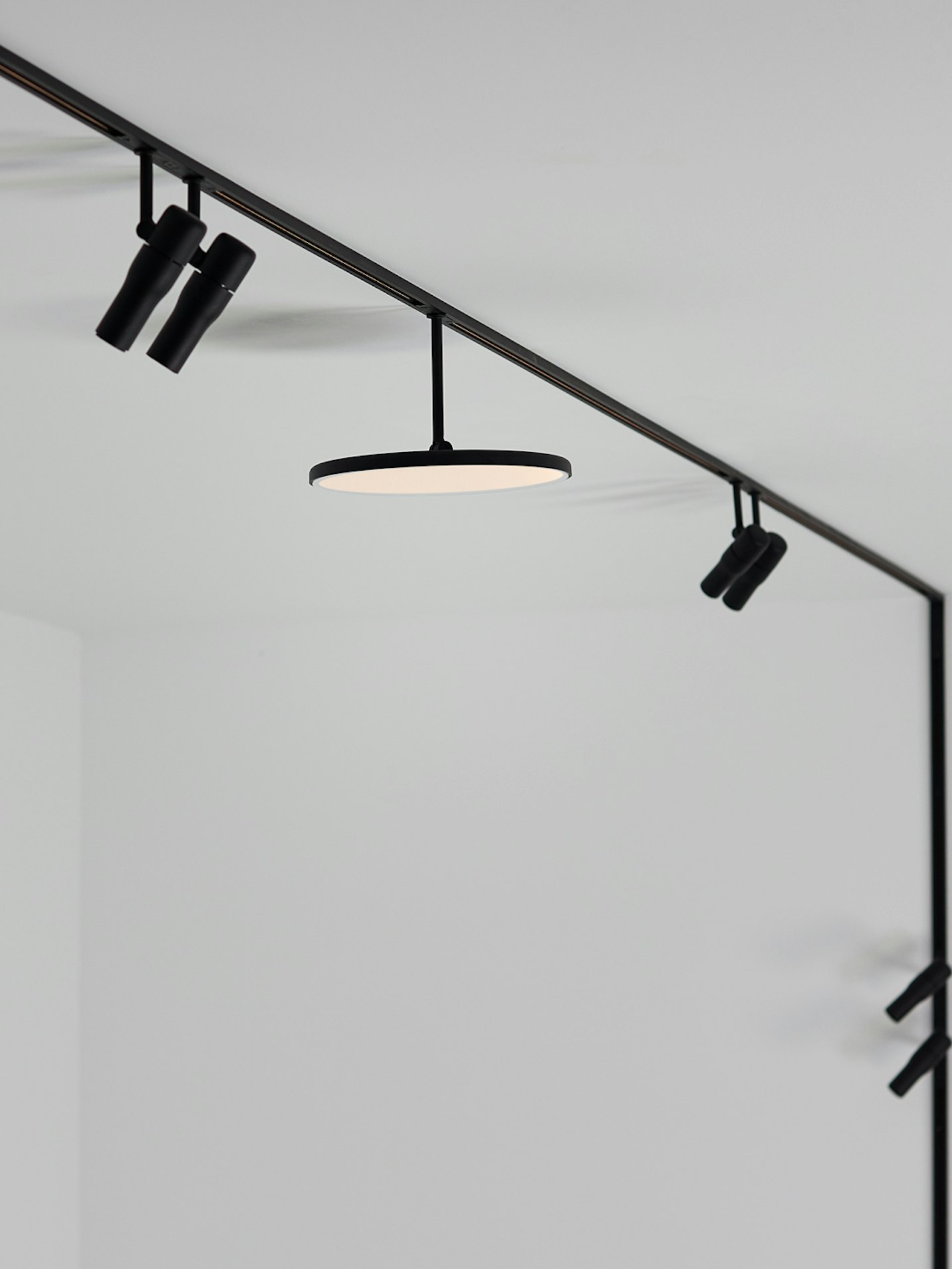 P_Sf_A-Zero-Track-Flos-Architectural-Thubnail-life_over_grey.jpg