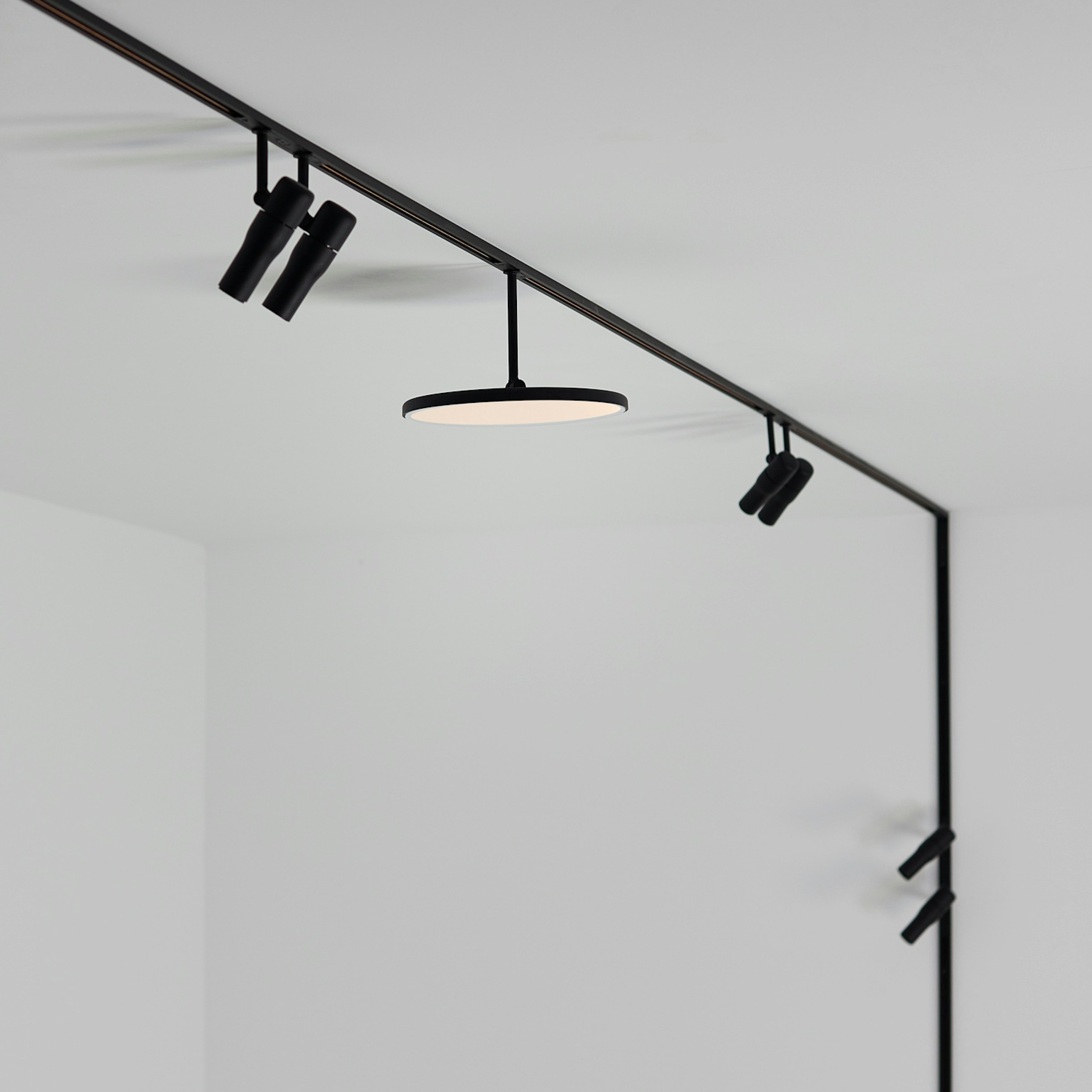 P_Sf_A-Zero-Track-Flos-Architectural-Thubnail-life_over_grey.jpg