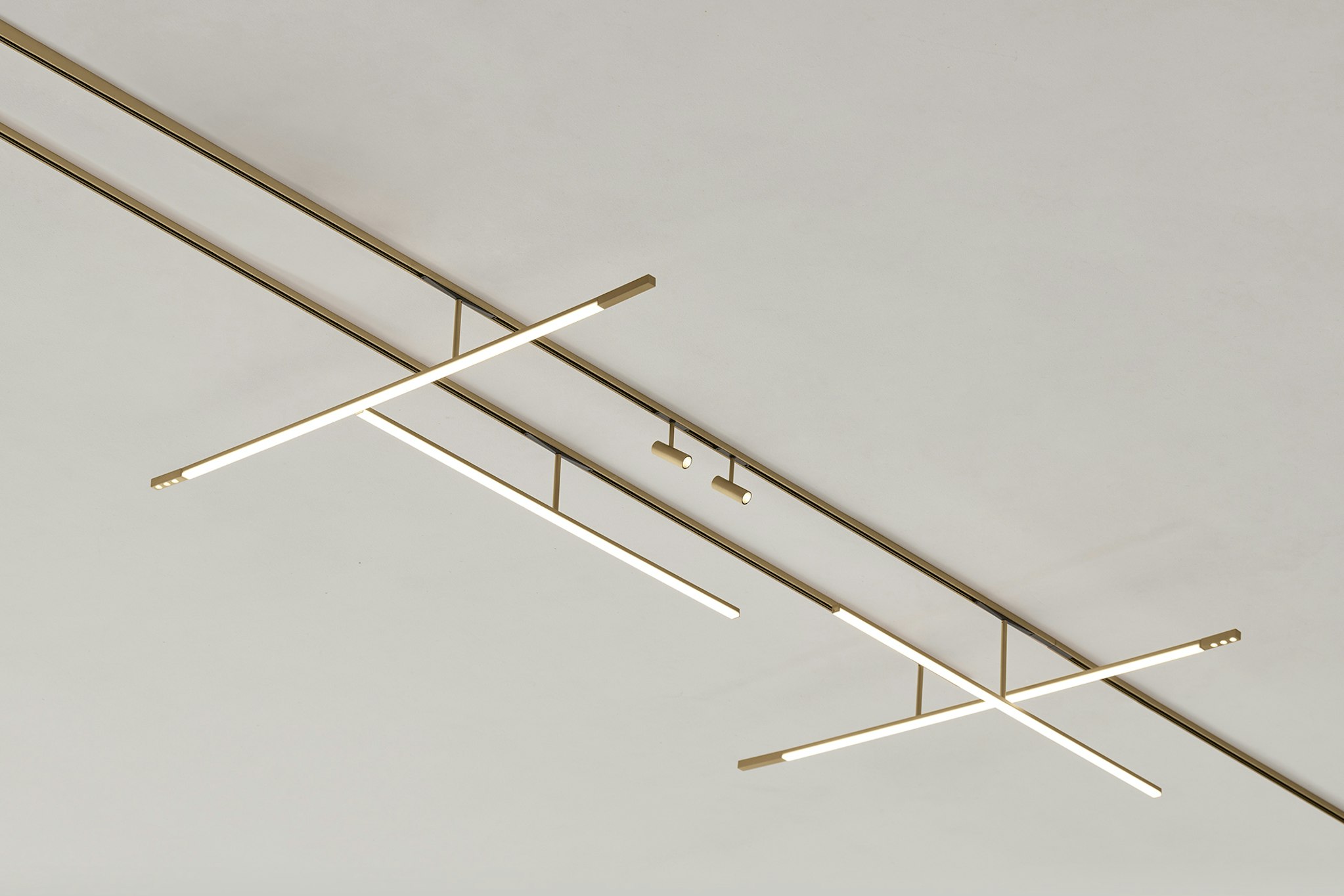 P_Sf_A-Zero-Track-Pro-Flos-Architectural-Thubnail-life_over_grey_I.jpg