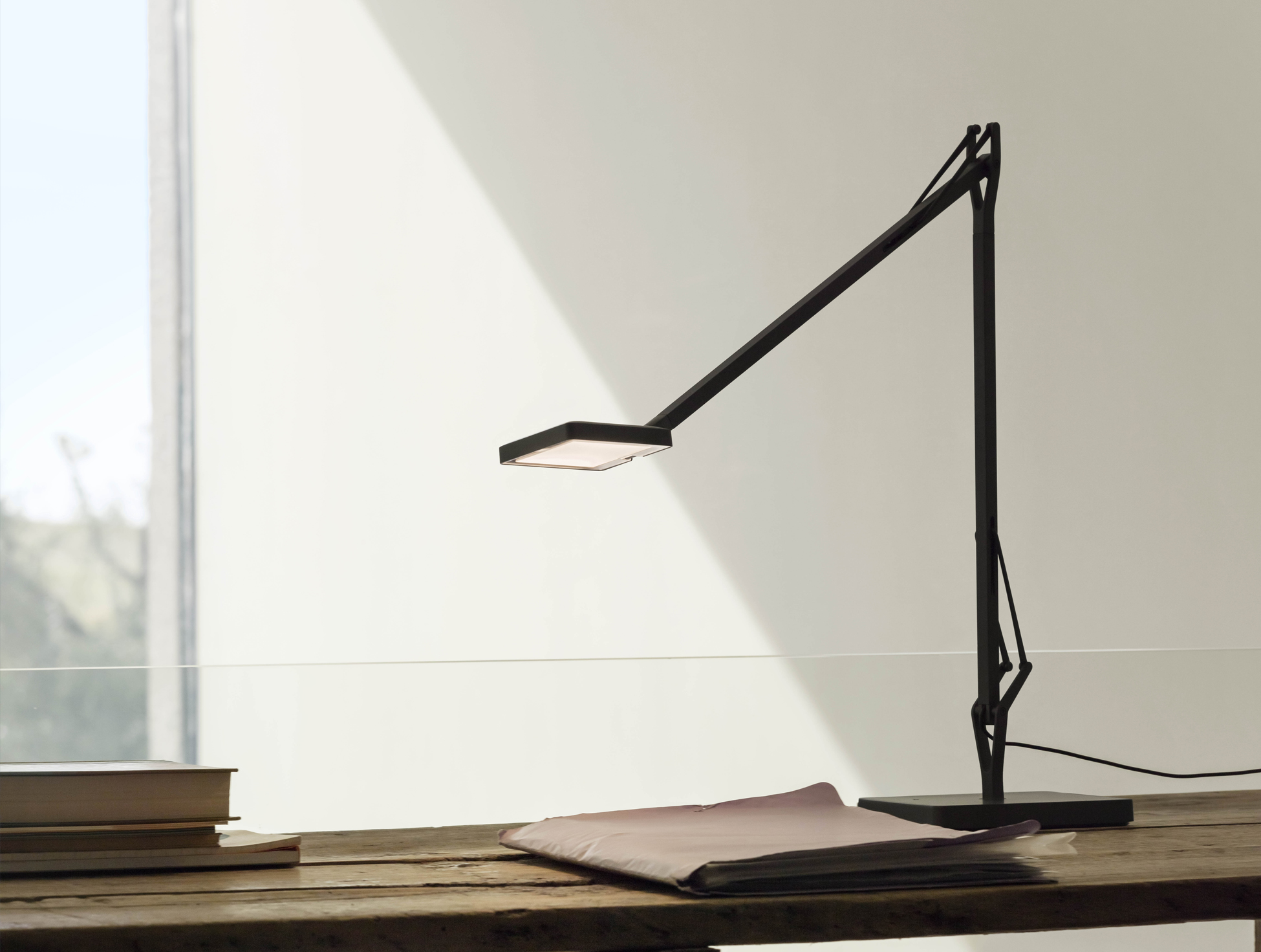 P_Sf_A-kelvin-Edge-Table-Flos-Decorative-Thubnail-life_general.jpg