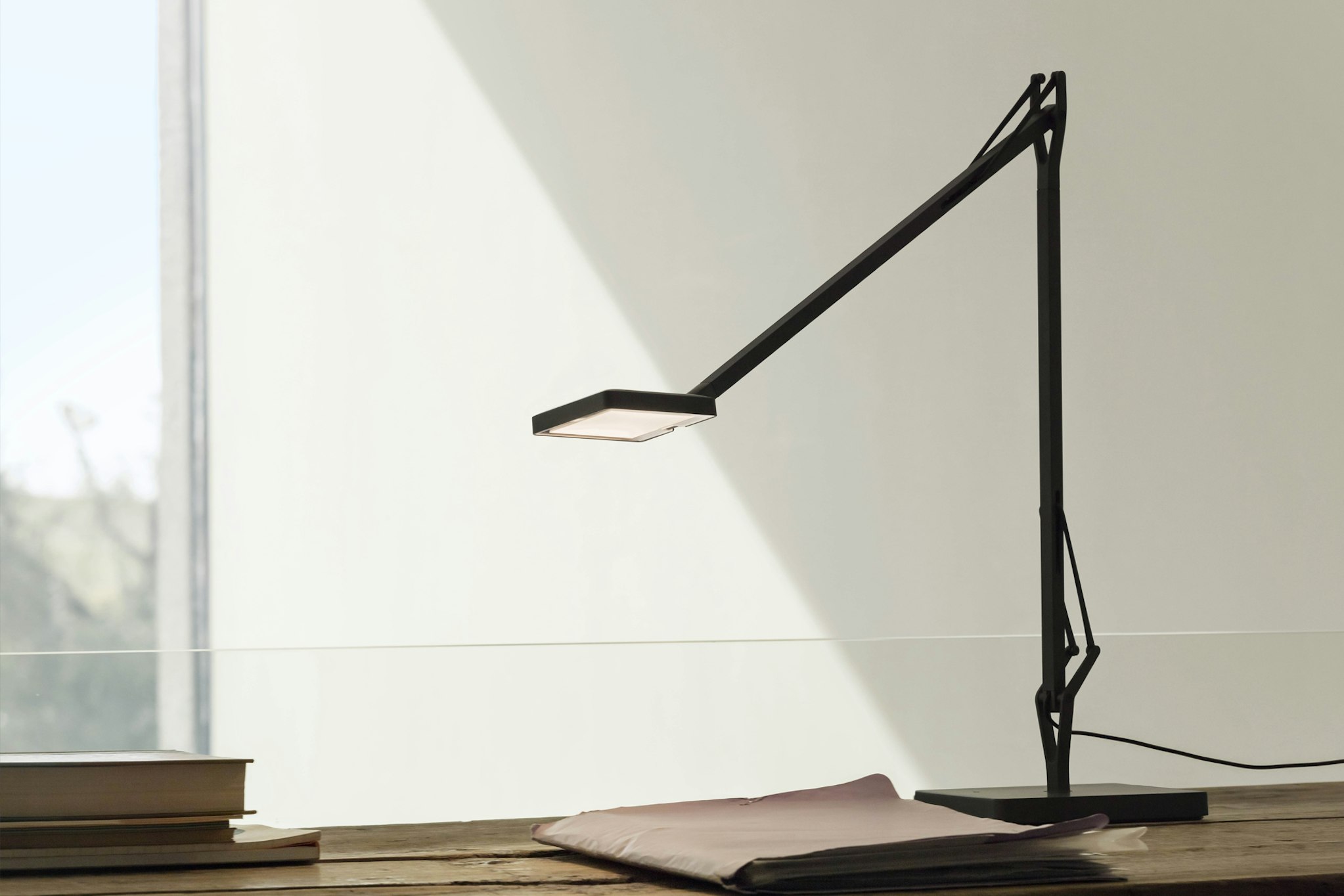 P_Sf_A-kelvin-Edge-Table-Flos-Decorative-Thubnail-life_general.jpg