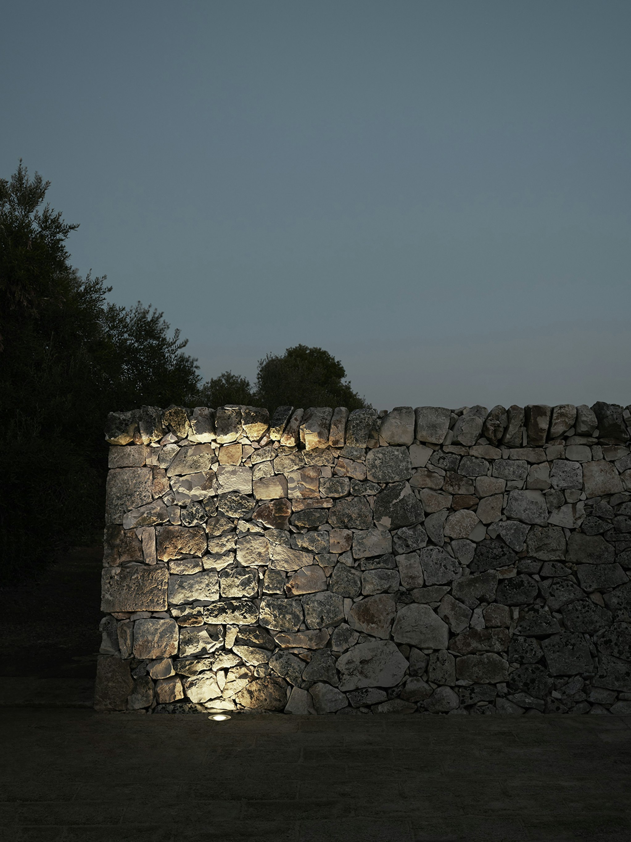 P_Sf_AV-A-Rise-In_Ground-Flos-Outdoor-Thubnail-life_general.jpg