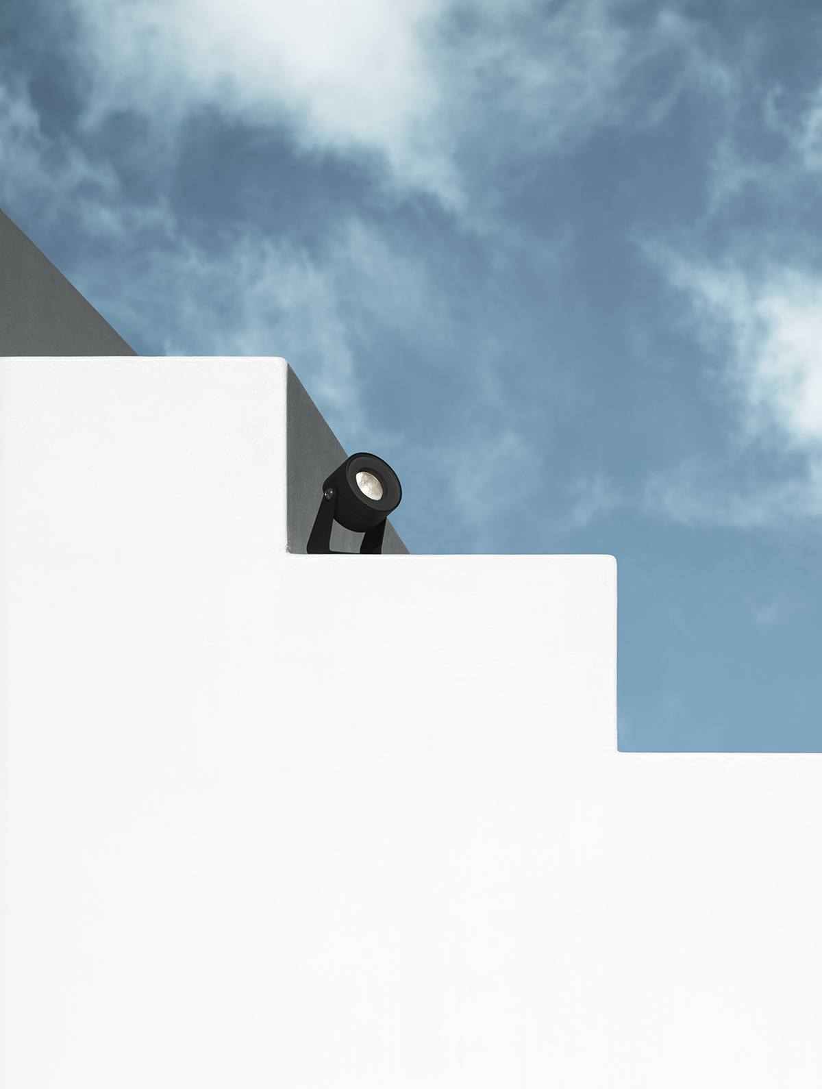 P_Sf_AV-Aimer-Spotlight-Flos-Outdoor-Thubnail-life_general.jpg