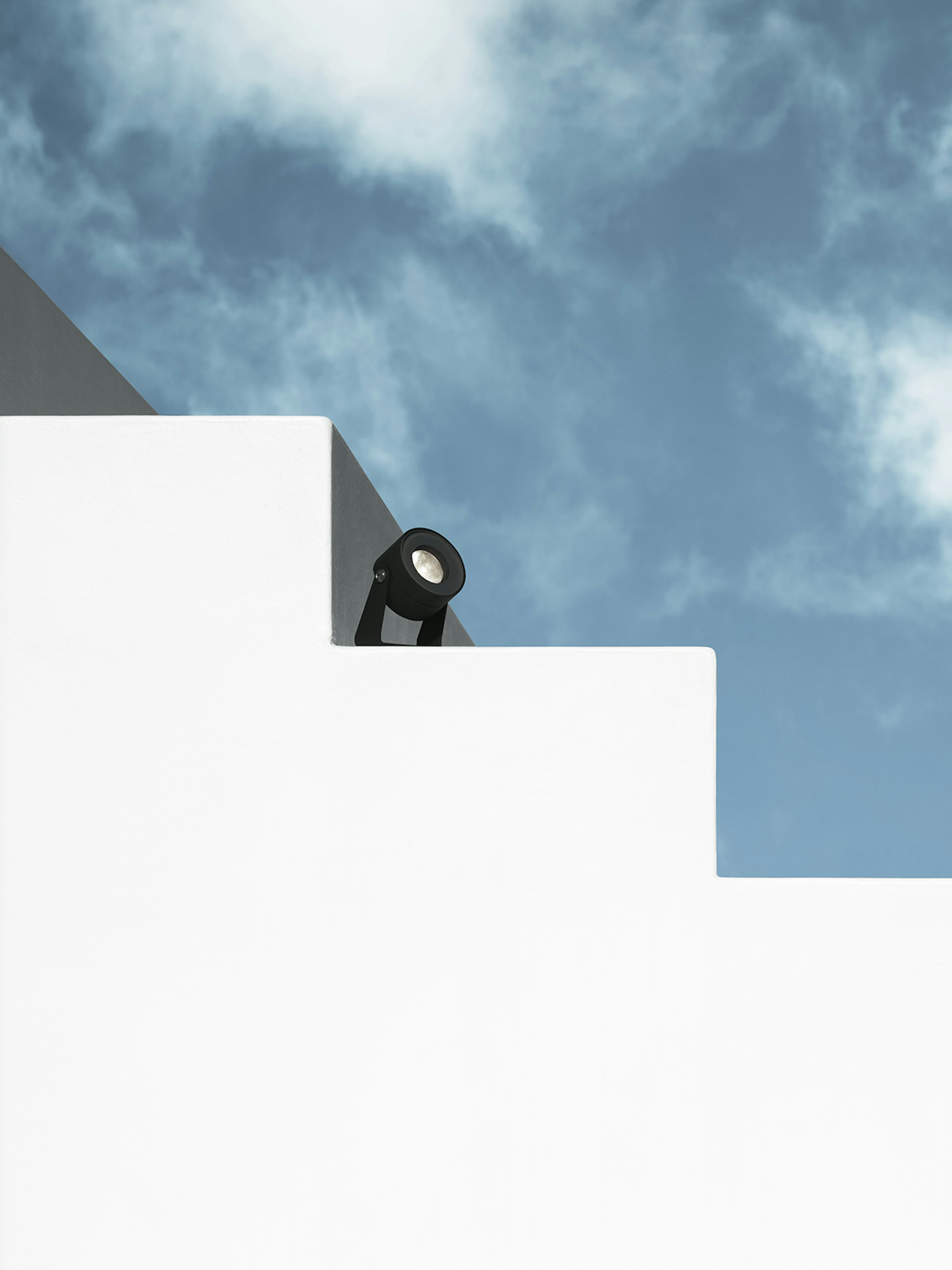 P_Sf_AV-Aimer-Spotlight-Flos-Outdoor-Thubnail-life_general.jpg
