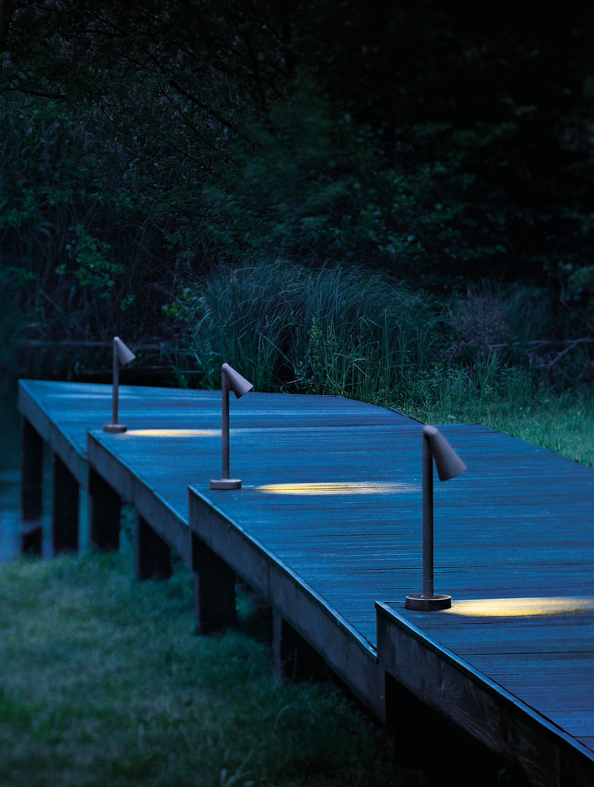 P_Sf_AV-Belvedere-Bollard-Flos-Outdoor-Thubnail-life_general.jpg