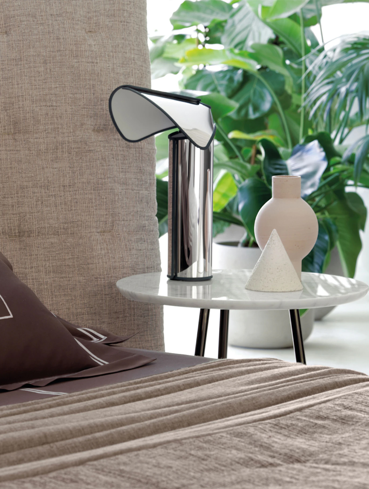 P_Sf_AV-Chiara-Table-Flos-Decorative-Thubnail-life_general.jpg