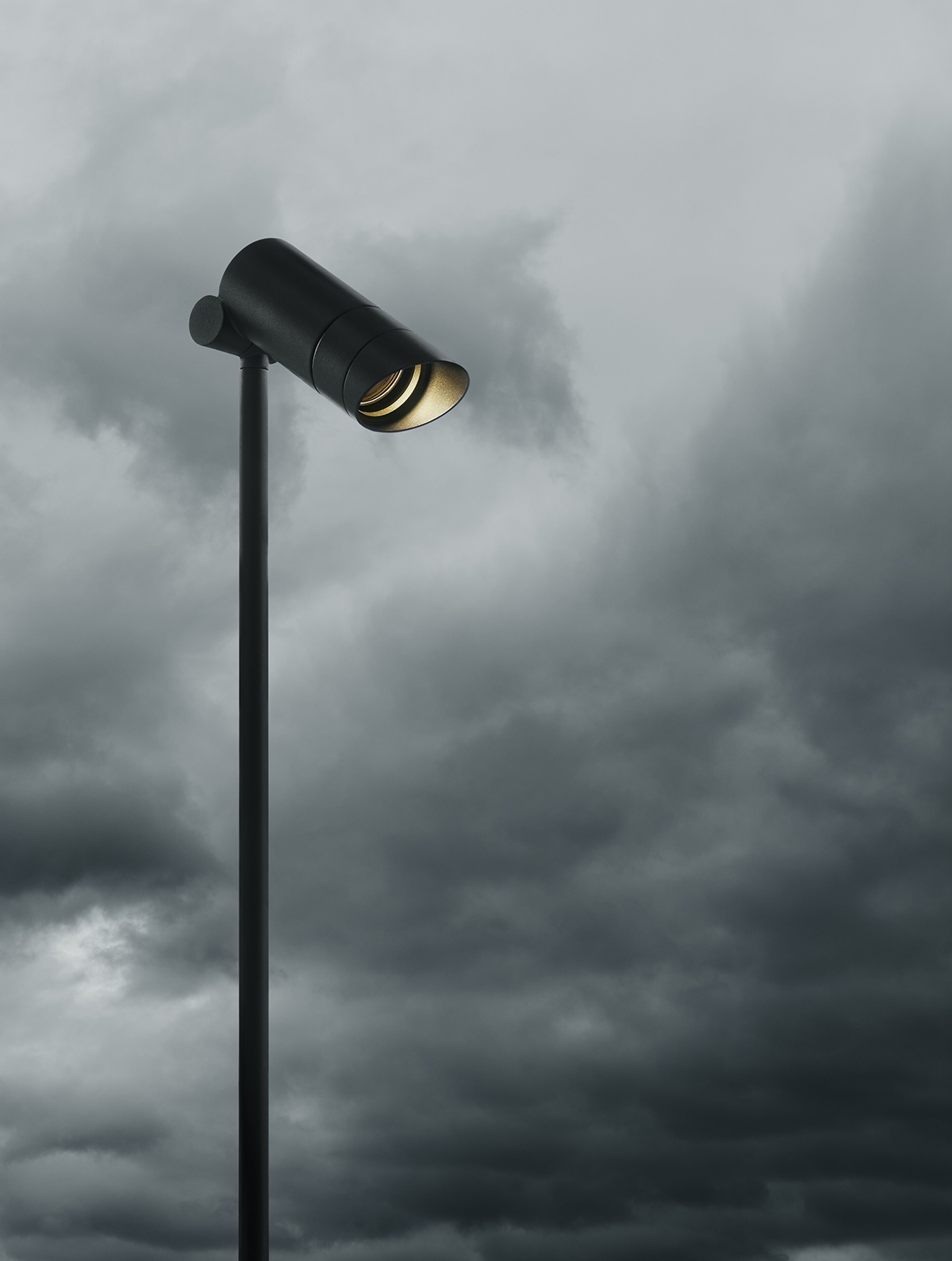 P_Sf_AV-Spine-Bollard-Flos-Outdoor-Thubnail-life_general.jpg