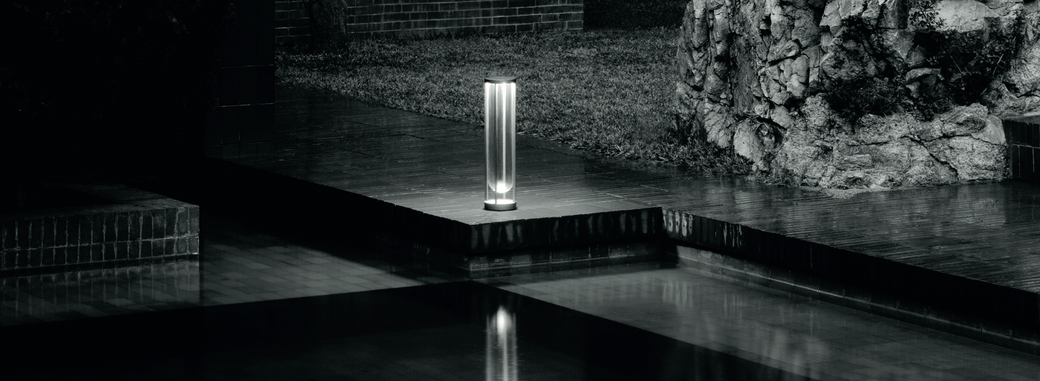 P_Sf_B-In-Vitro-Bollard-Flos-Outdoor-life.jpg
