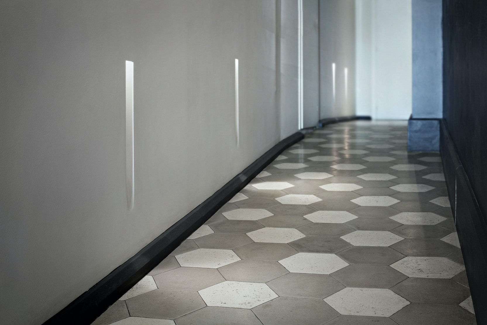 Path-Light-Vertical-Flos-SoftArchitecture-R-01.jpg