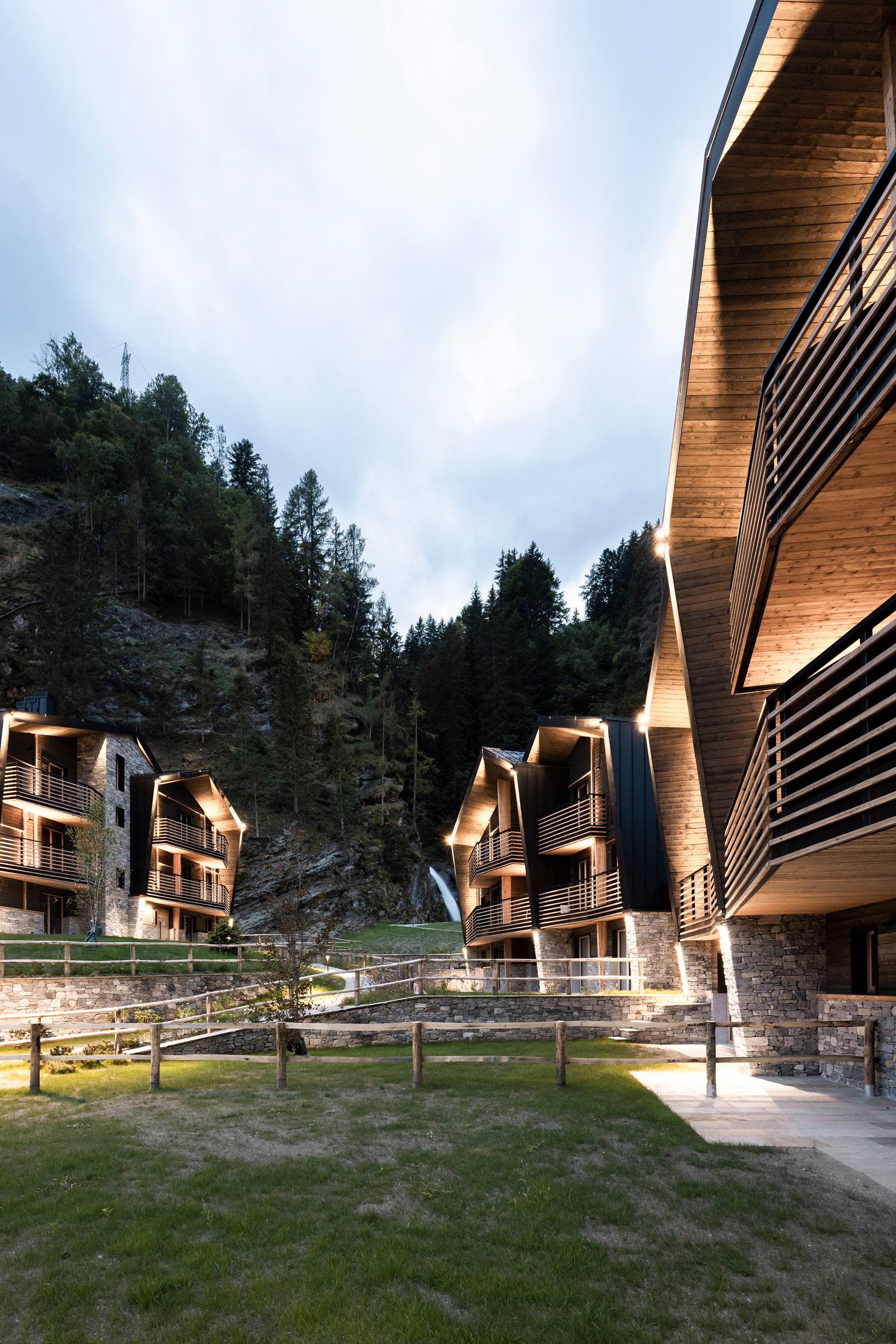 Projects-Flos-Cascata_DOtro-09