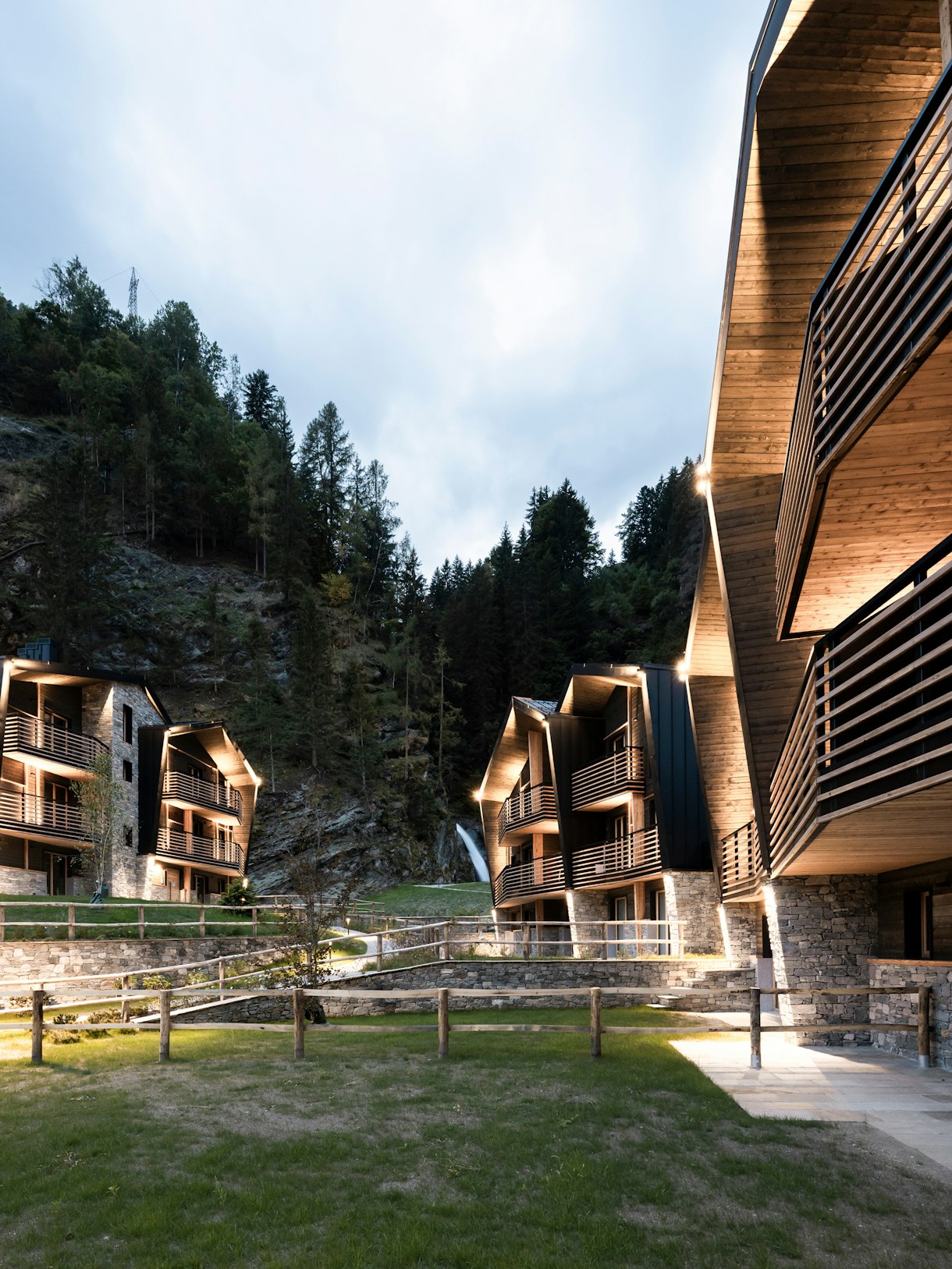 Projects-Flos-Cascata_DOtro-09