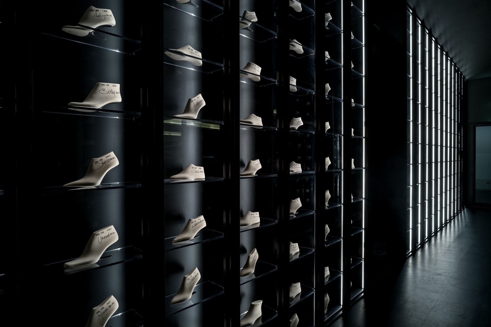 The-Micro-Running-Magnet-flos-architectural-R-01.jpg