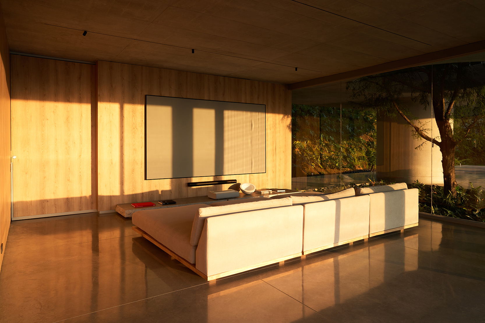 The-Micro-Running-Magnet-flos-architectural-R-13.jpg