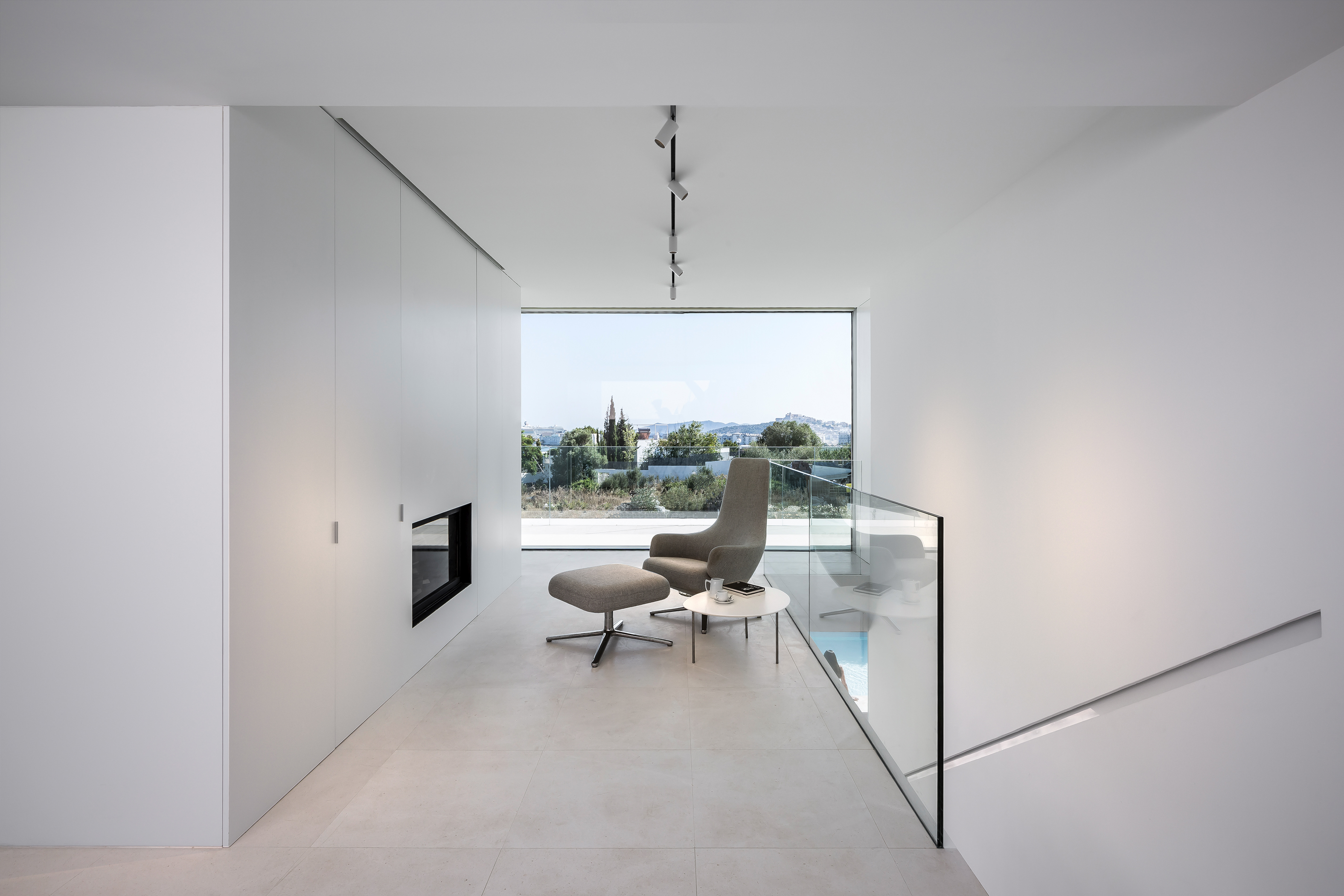 The-Tracking-magnet-system-light-shadow-spot-flos-architectural-R-11.jpg