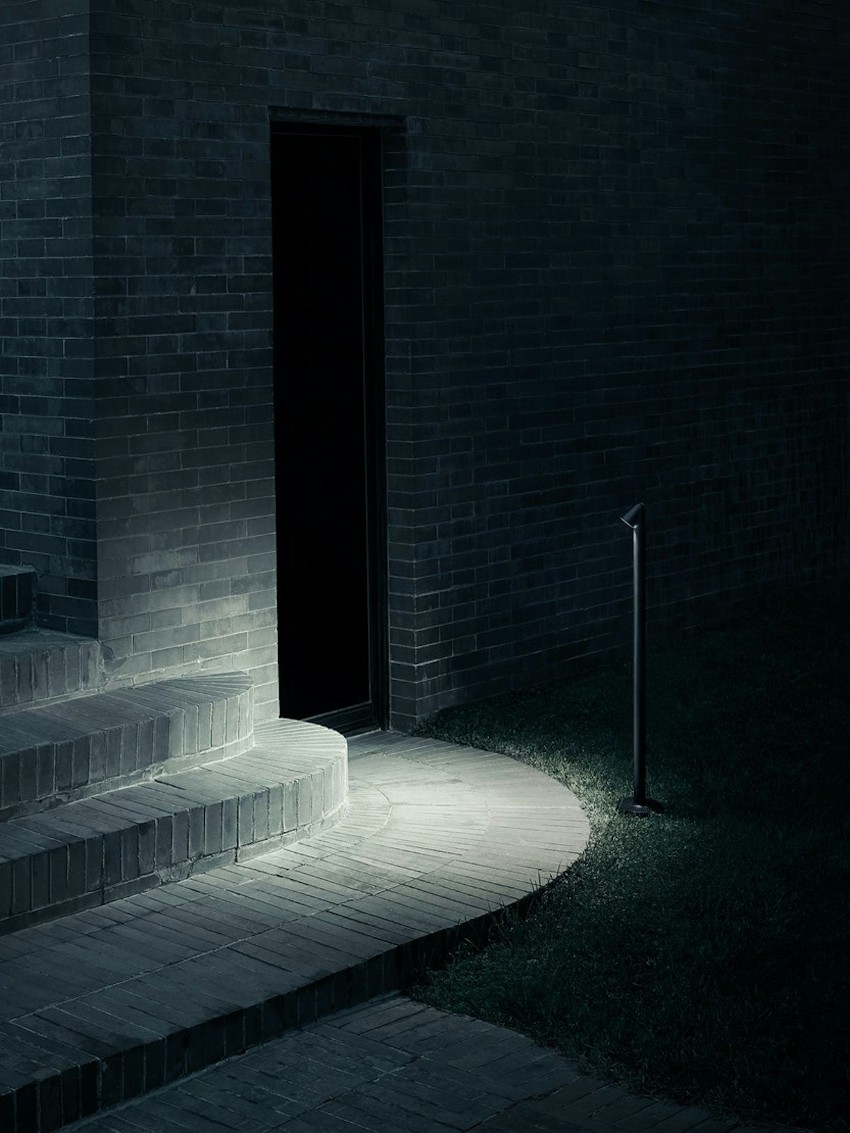 Walkstick-flos-outdoor-R-03.jpg