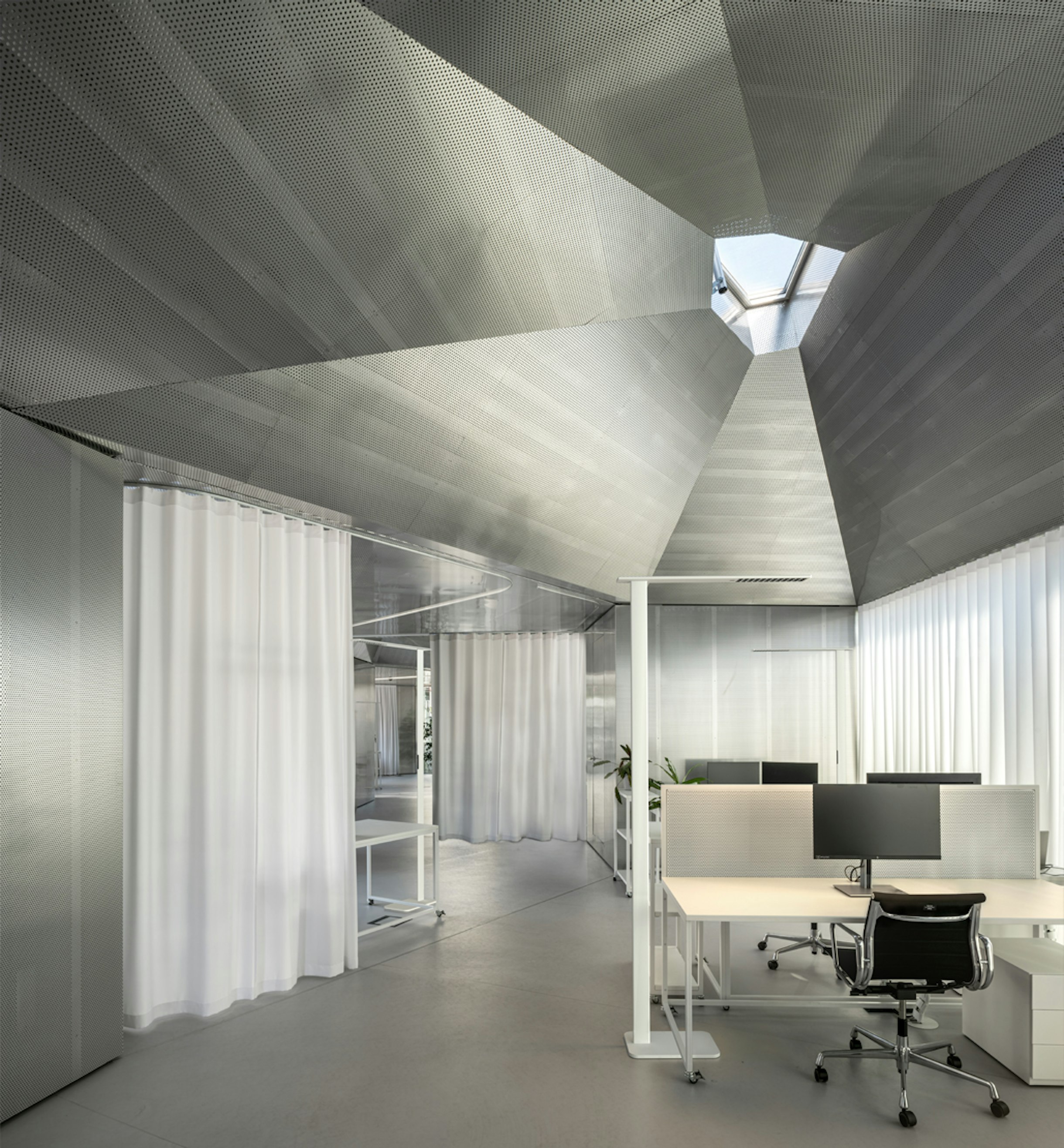 Workmates-Floor-flos-R-01.jpg