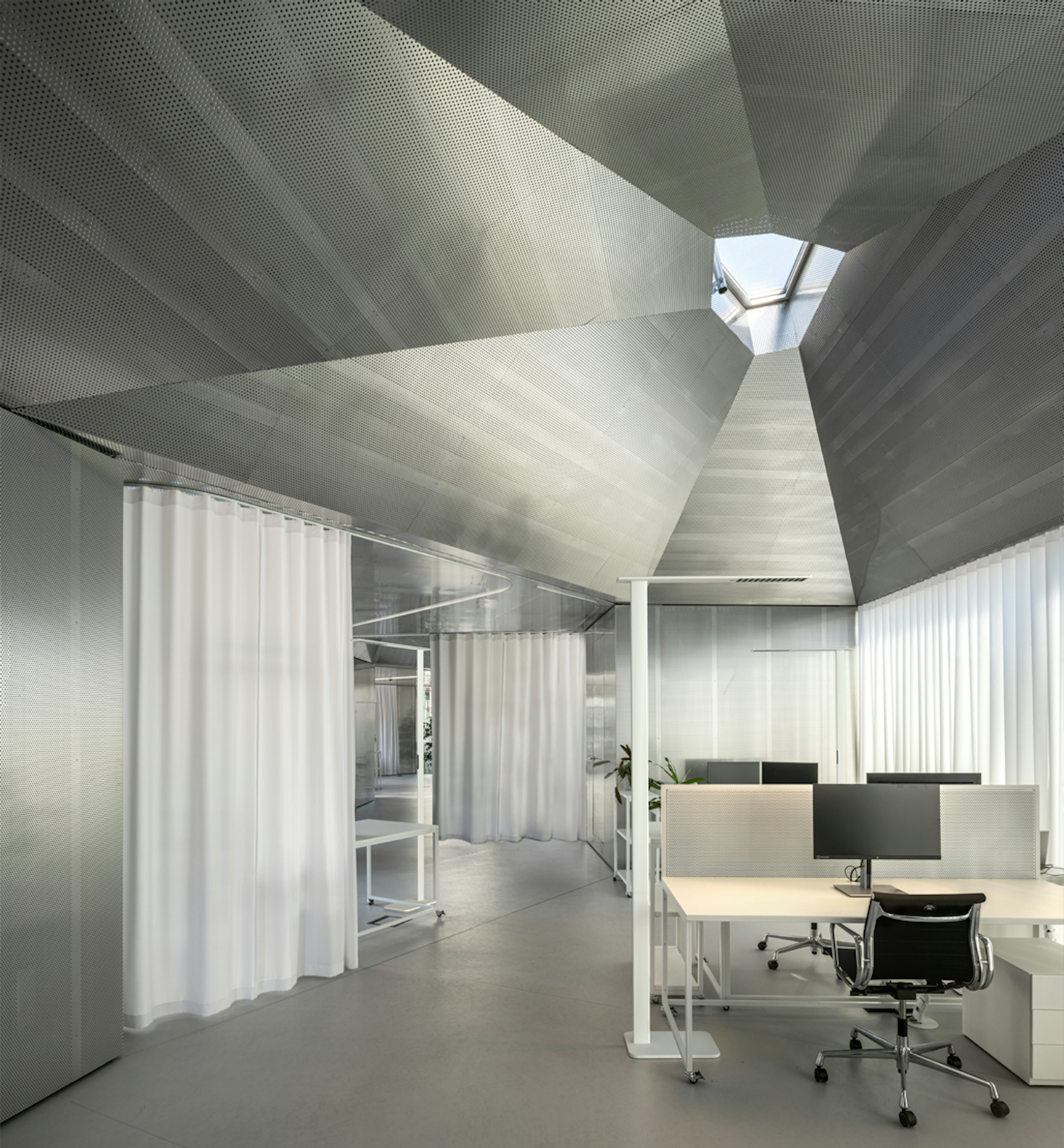 Workmates-Floor-flos-R-01.jpg