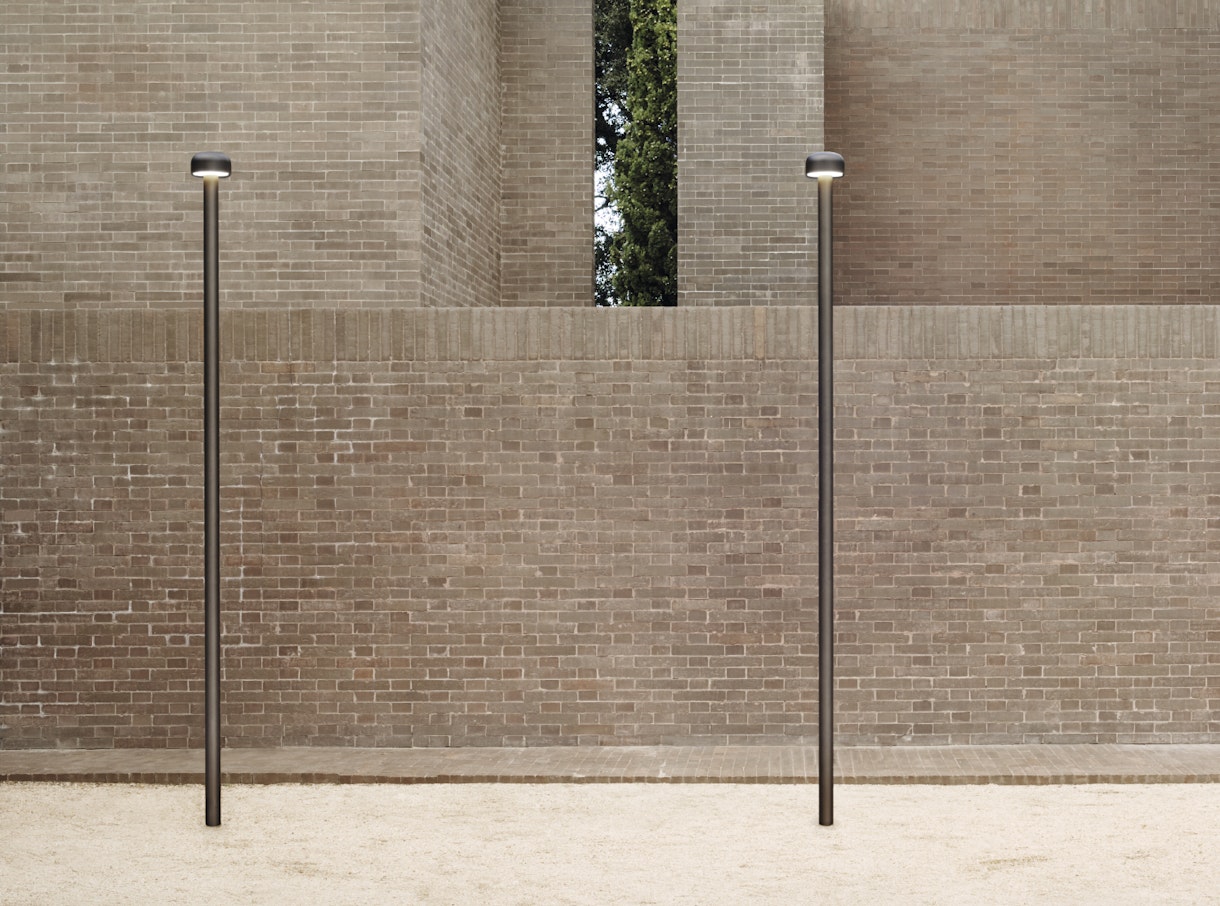 bellhop-pole-flos-outdoor-R-05.jpg