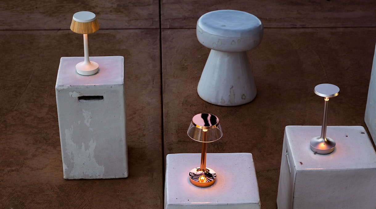 bon-jour-table-unplugged-flos-decorative-R-01.jpg