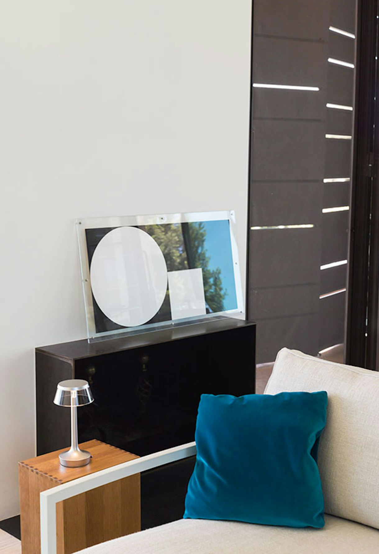 bon-jour-table-unplugged-flos-decorative-R-02.jpg