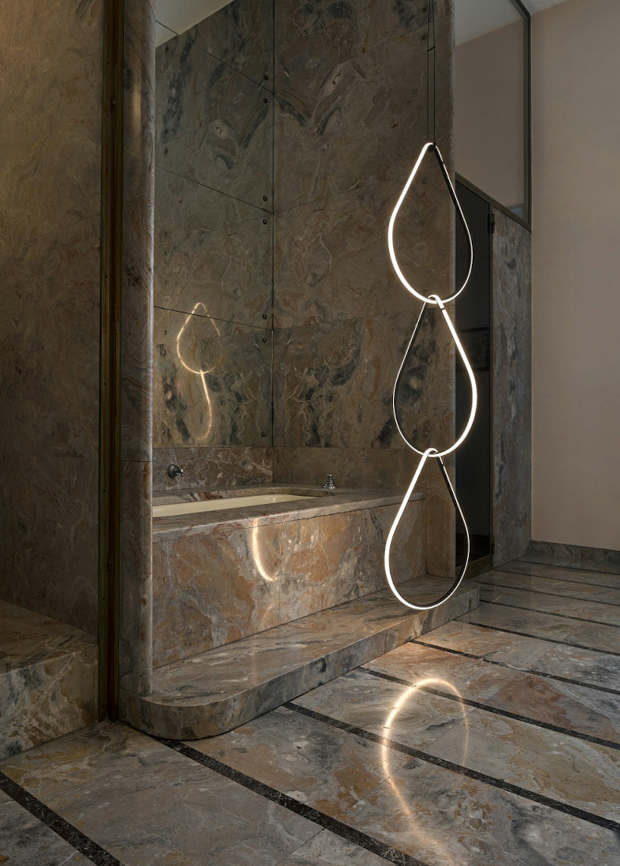 Arrangements-ceiling-wall-flos-R-25.jpg