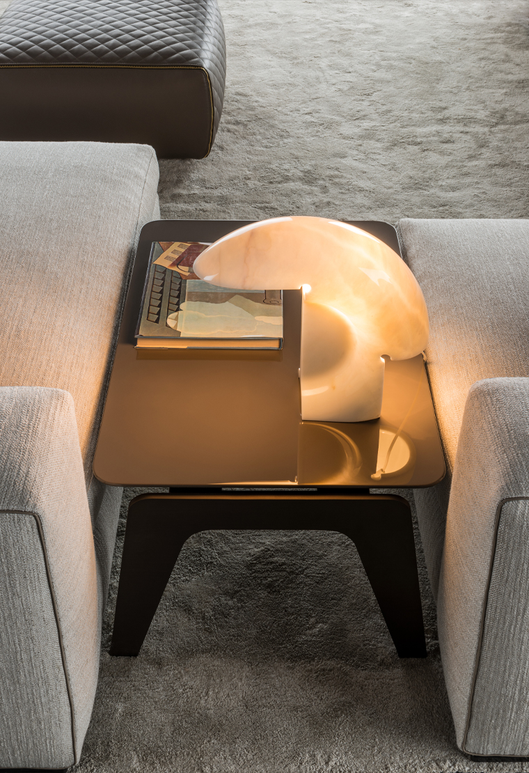 Biagio-table-flos-R-01.jpg