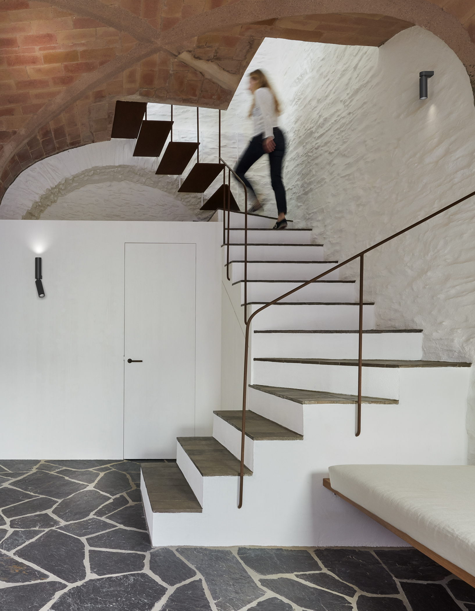 C1-Wall-Ceiling-flos-architectural-R-03.jpg