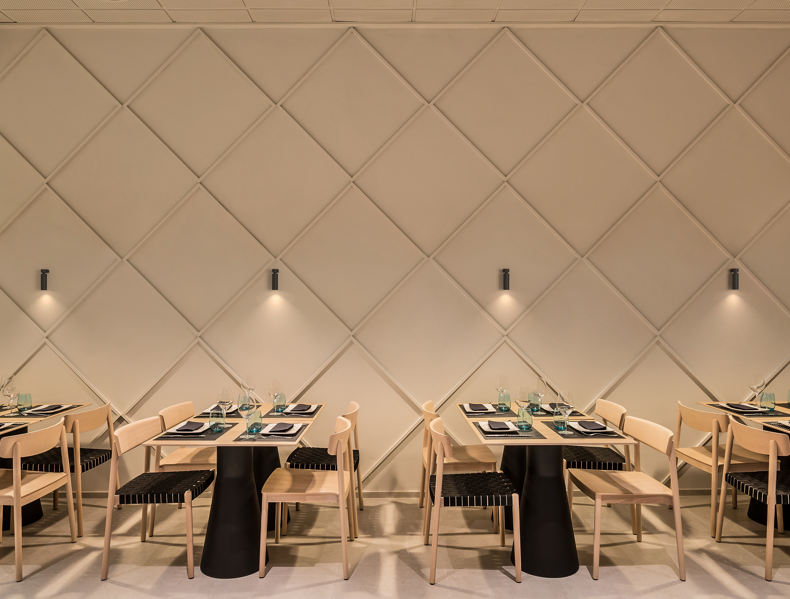 C1-Wall-Ceiling-flos-architectural-R-04.jpg