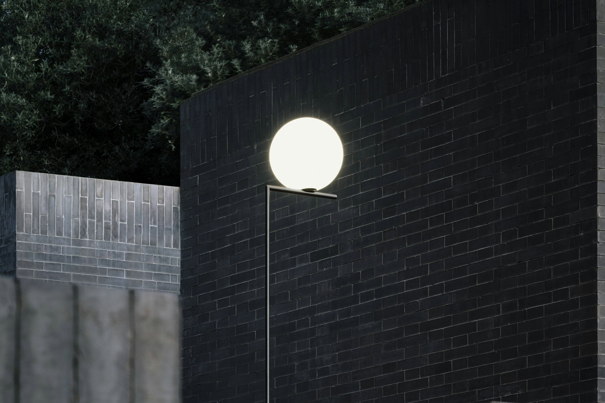 P_Fm_A-IC-Lights-Flos-Decorative-Outdoor-Thubnail-life.jpg