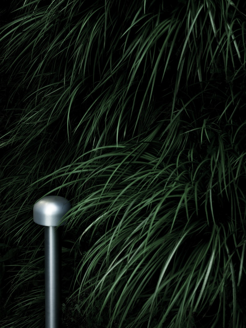 P_Md_F-Bellhop-Pole-in-Ground-Flos-Outdoor-highlight.jpg