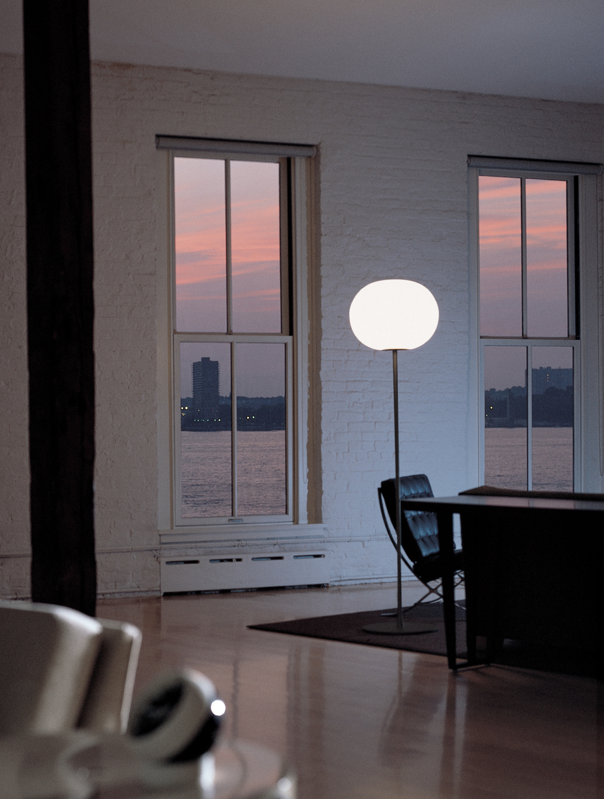 P_Md_F-Glo-Ball-Floor-Flos-Decorative-highlight.jpg