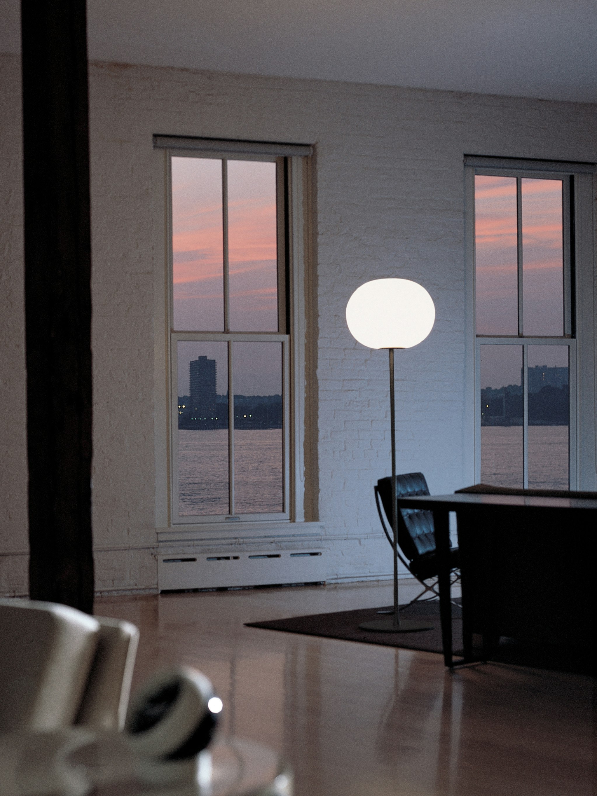 P_Md_F-Glo-Ball-Floor-Flos-Decorative-highlight.jpg
