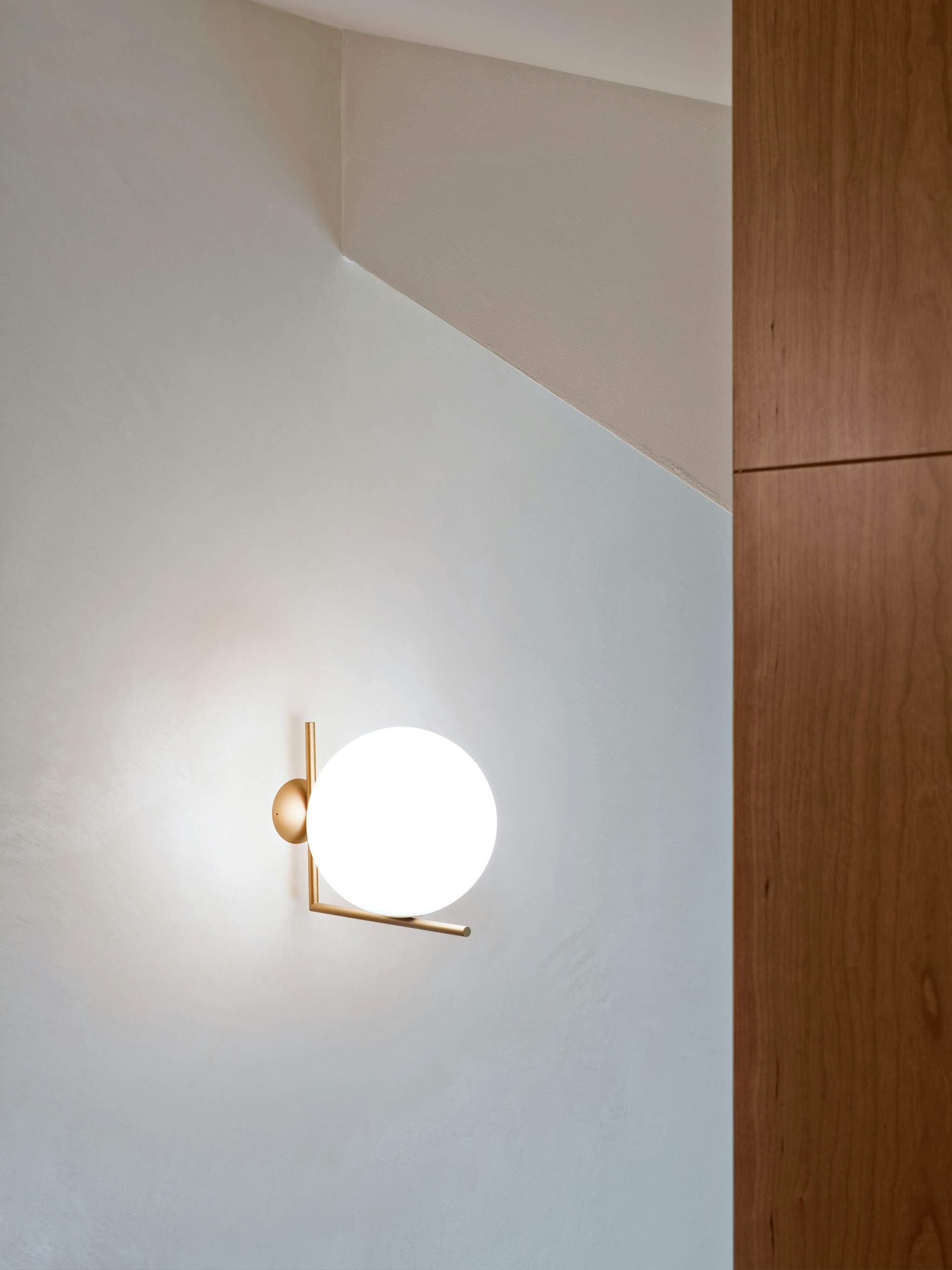 P_Md_F-IC-Lights-Wall-Flos-Decorative-highlight.jpg