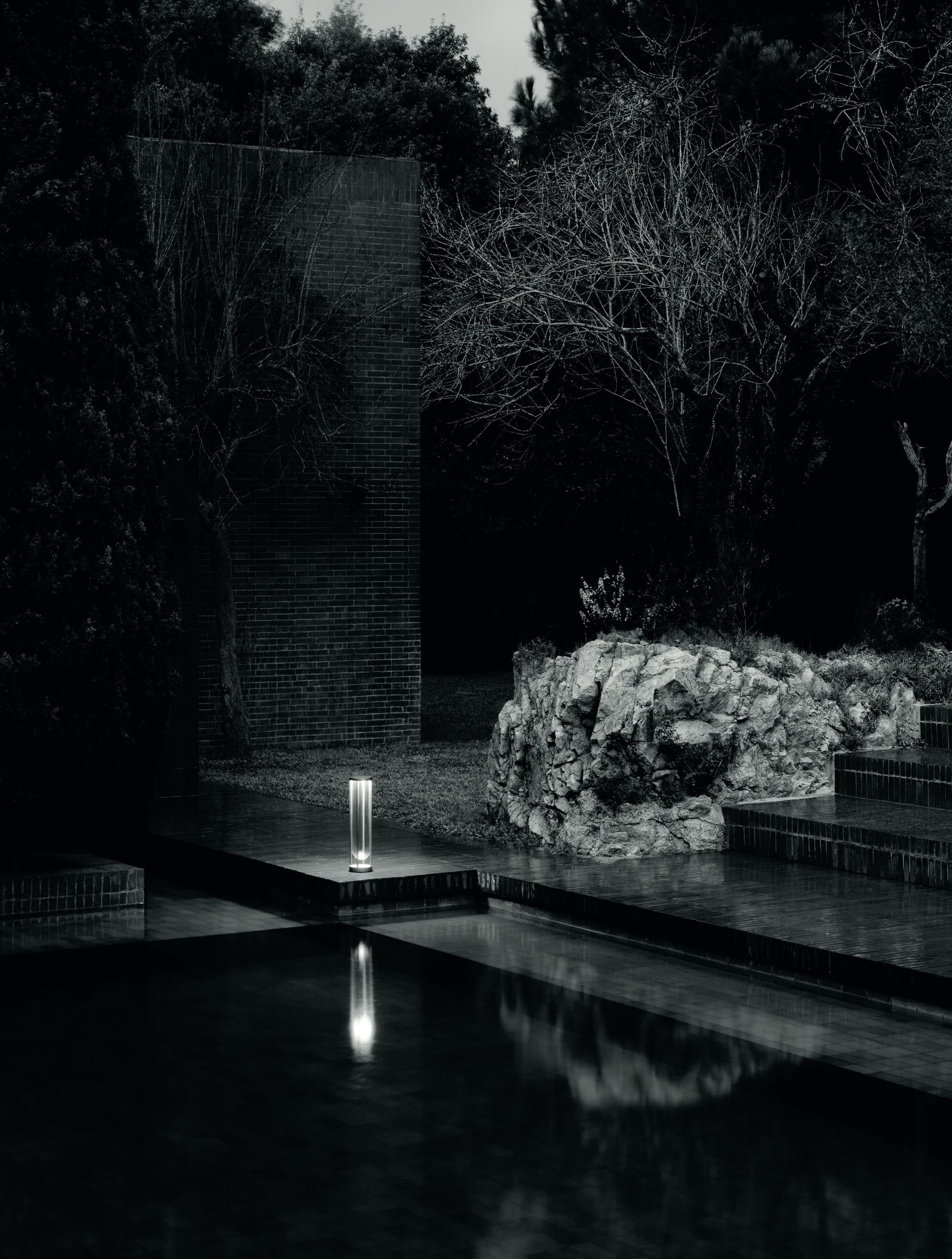 P_Md_F-In-Vitro-Bollard-1-Flos-Outdoor-highlight.jpg