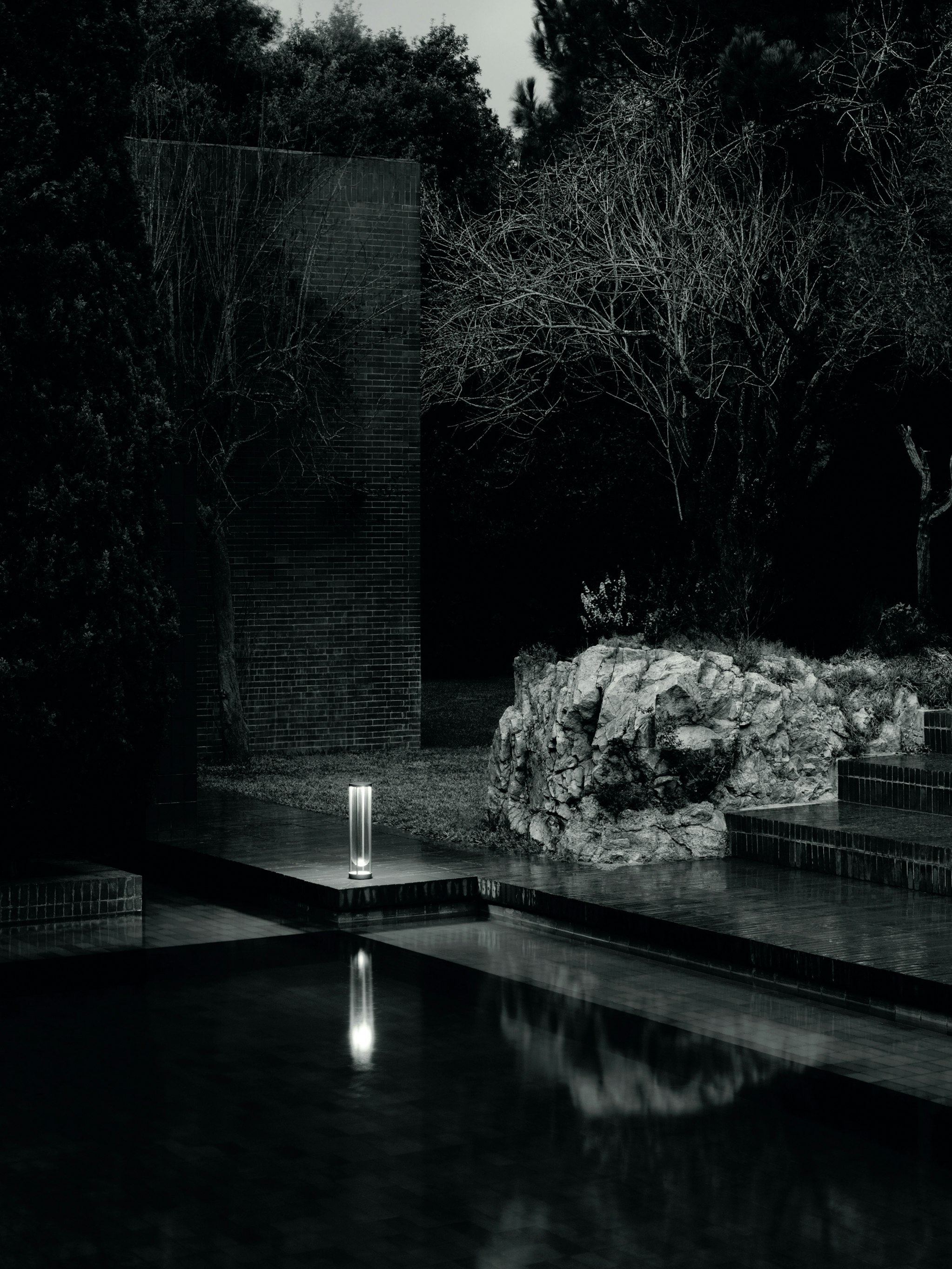 P_Md_F-In-Vitro-Bollard-1-Flos-Outdoor-highlight.jpg