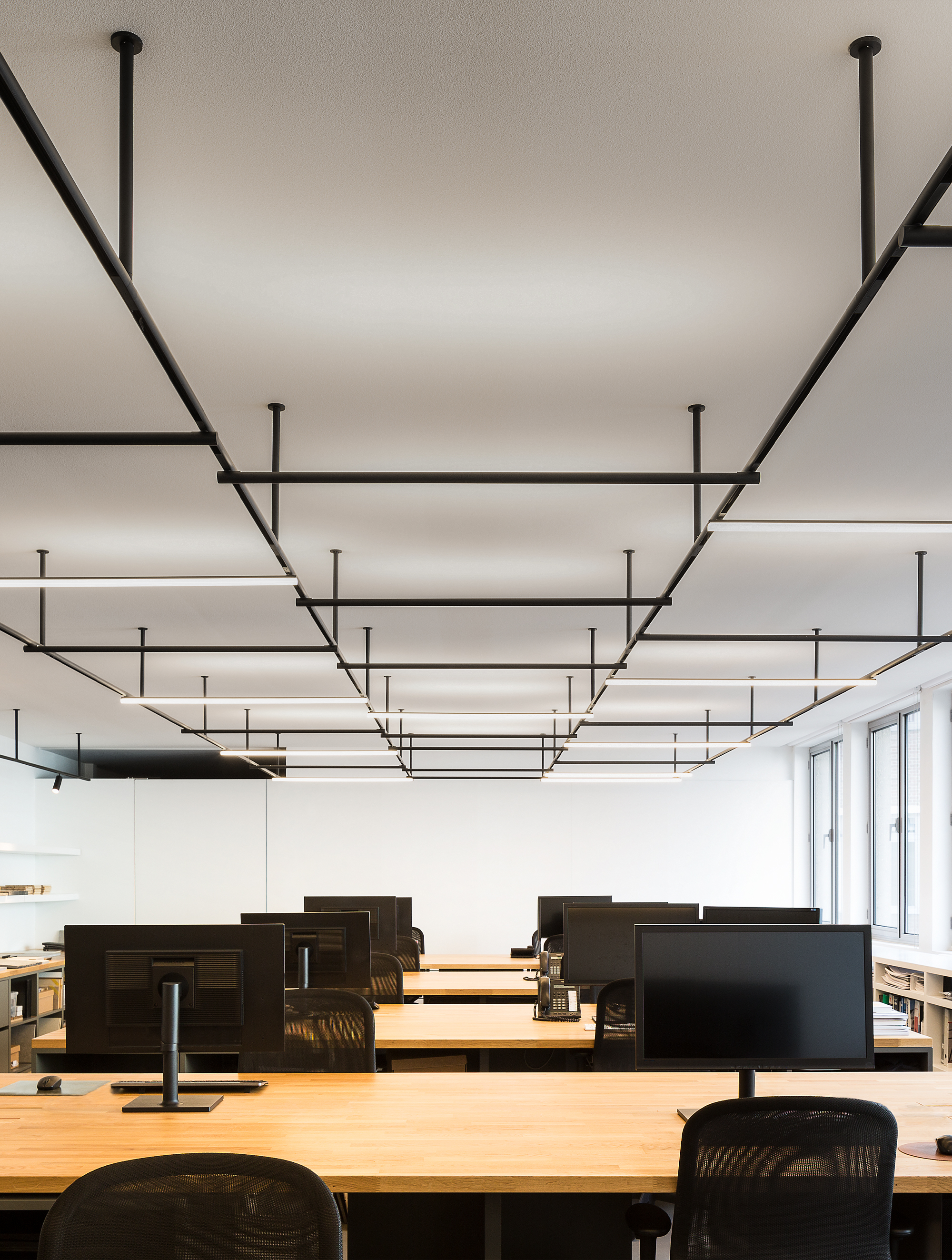 P_Md_F-Infra-Structure-Light-Tube-Flos-Architectural-highlight.jpg