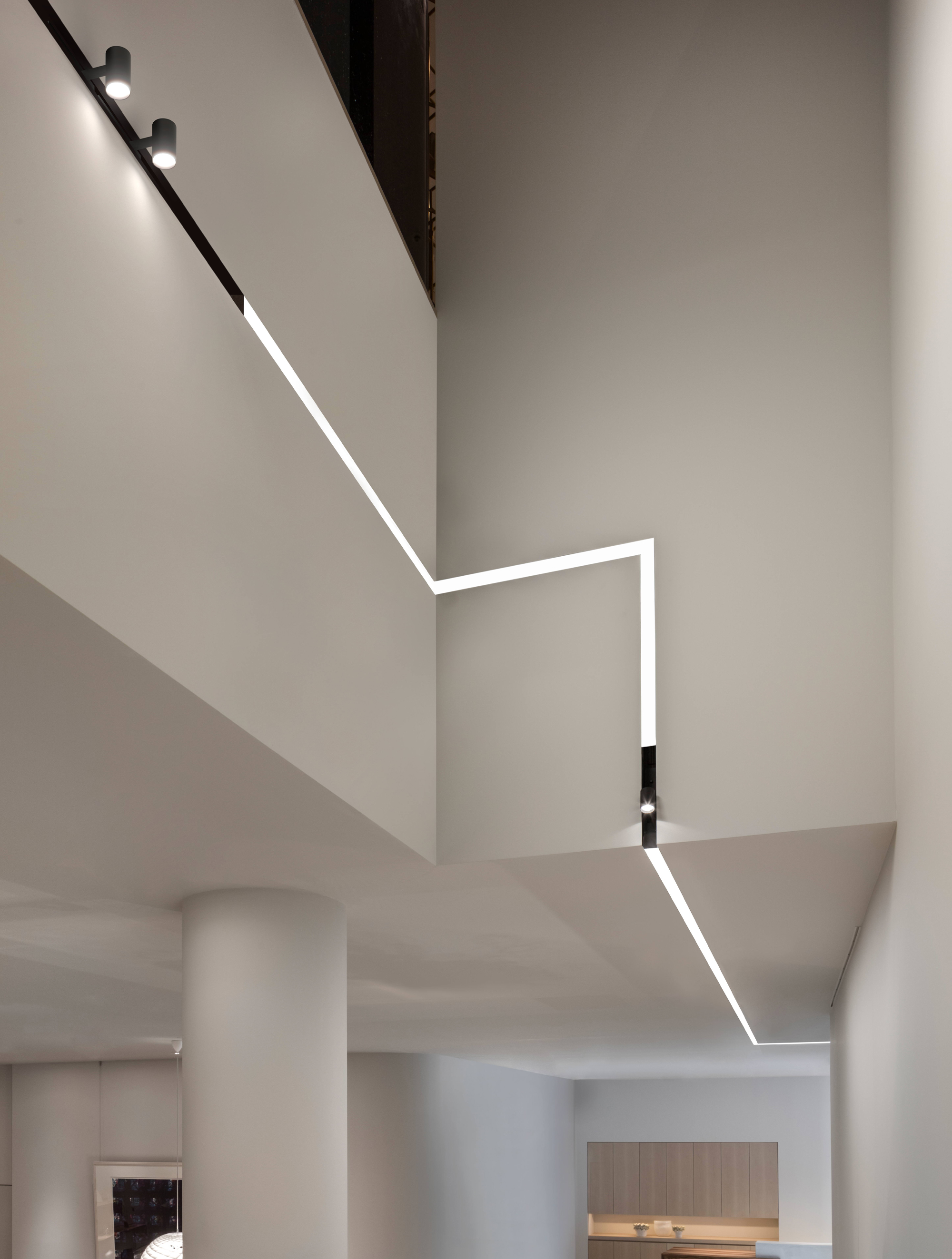 P_Md_F-The-Running-Magnet-Recessed-Flos-Architectural-highlight.jpg