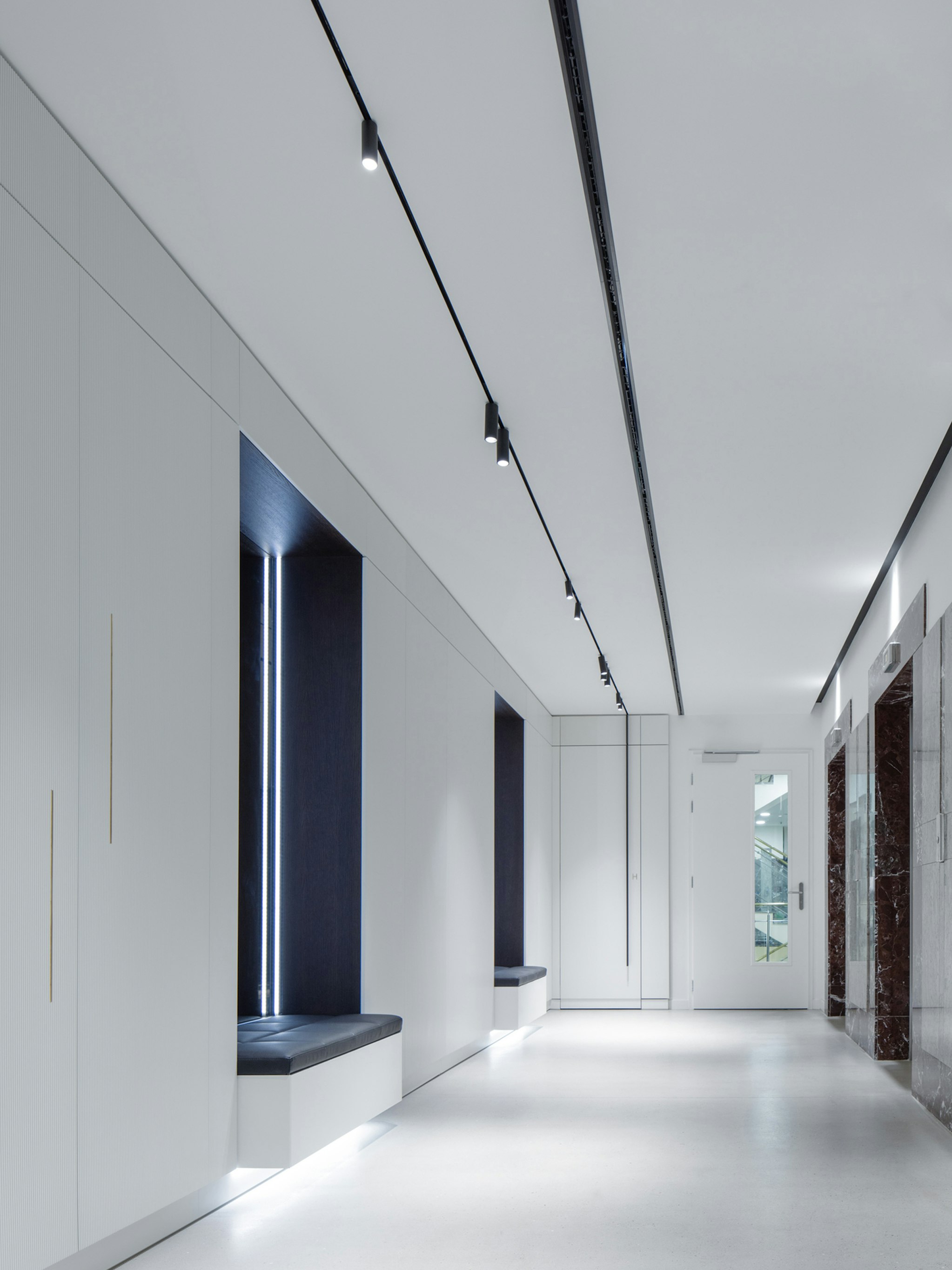 P_Md_F-The-Tracking-Magnet-Recessed-Flos-Architectural-highlight.jpg