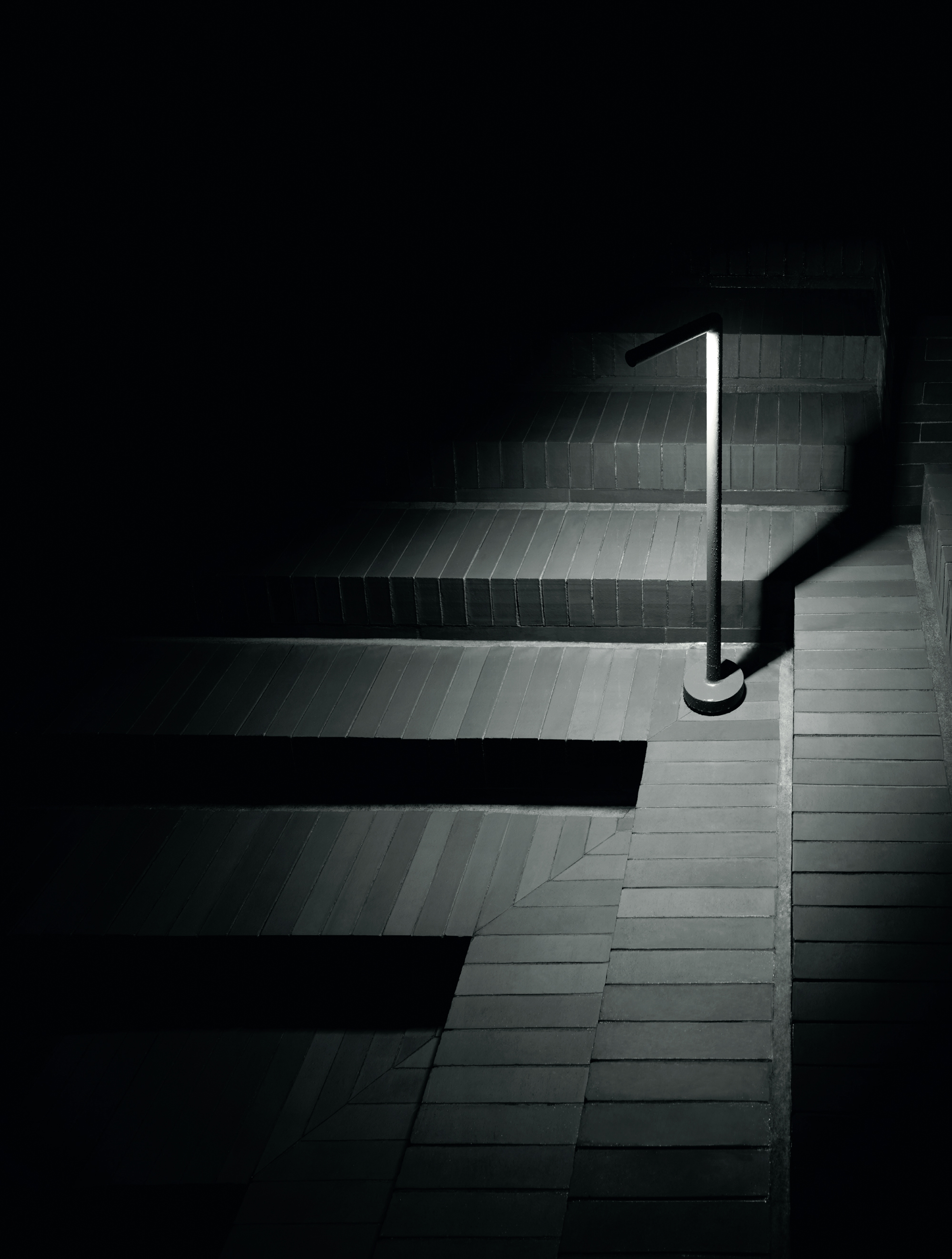 P_Md_F-Walkstick-Pipe-Flos-Outdoor-highlight.jpg