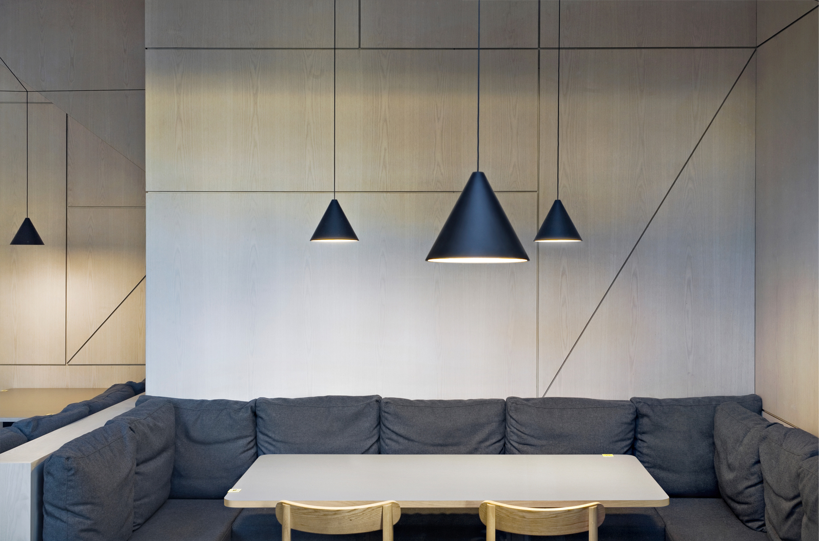 String-Light-suspension-flos-R-16.jpg
