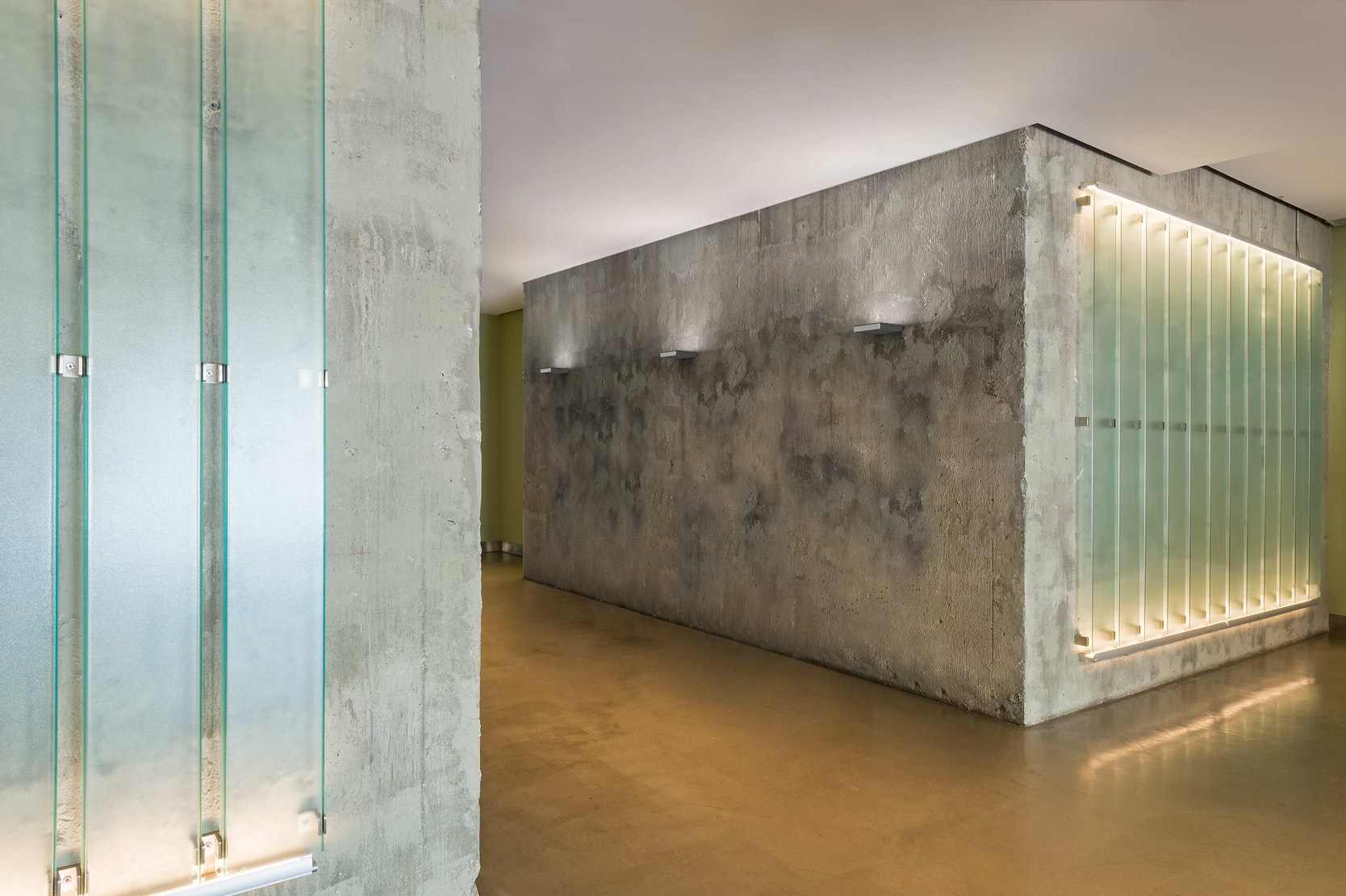 fort-knox-wall-flos-architectural-R-03.jpg