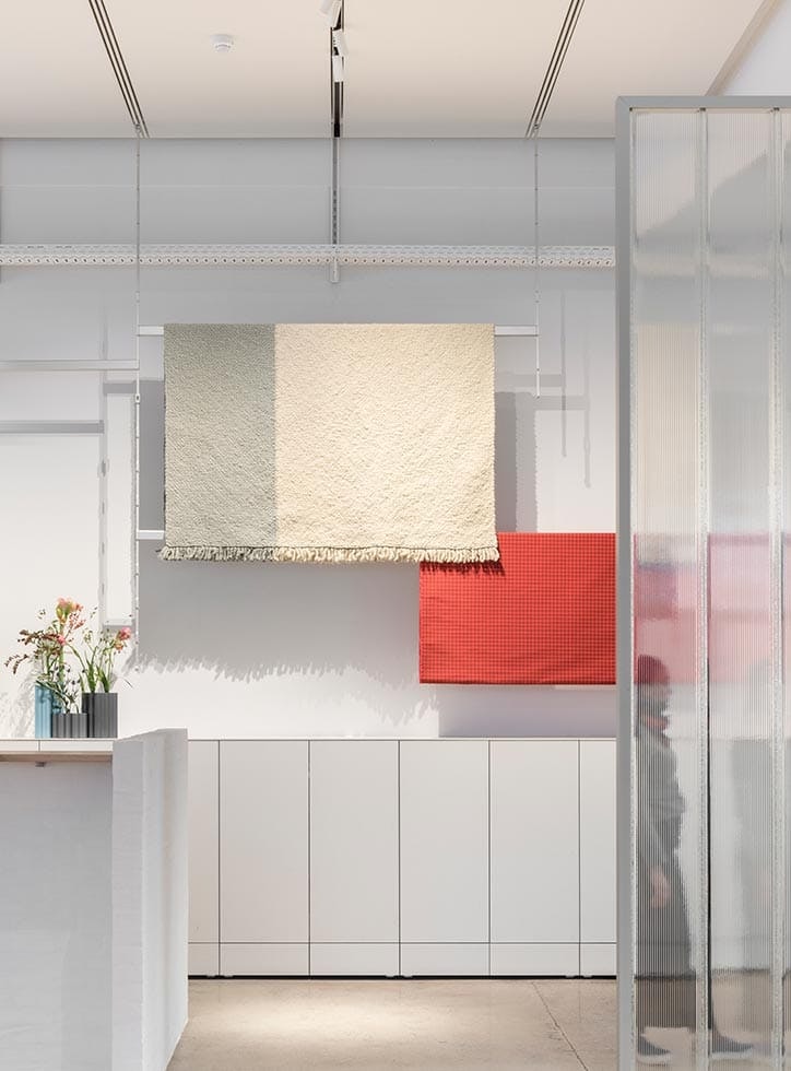 retail-kvadrat-showroom-copenaghen-flos-main-12-724x980