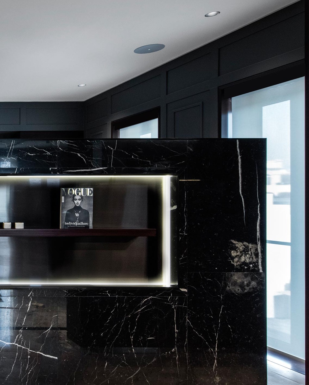 retail-rossano-ferretti-hairspa-dubai-flos-09-1136x1418