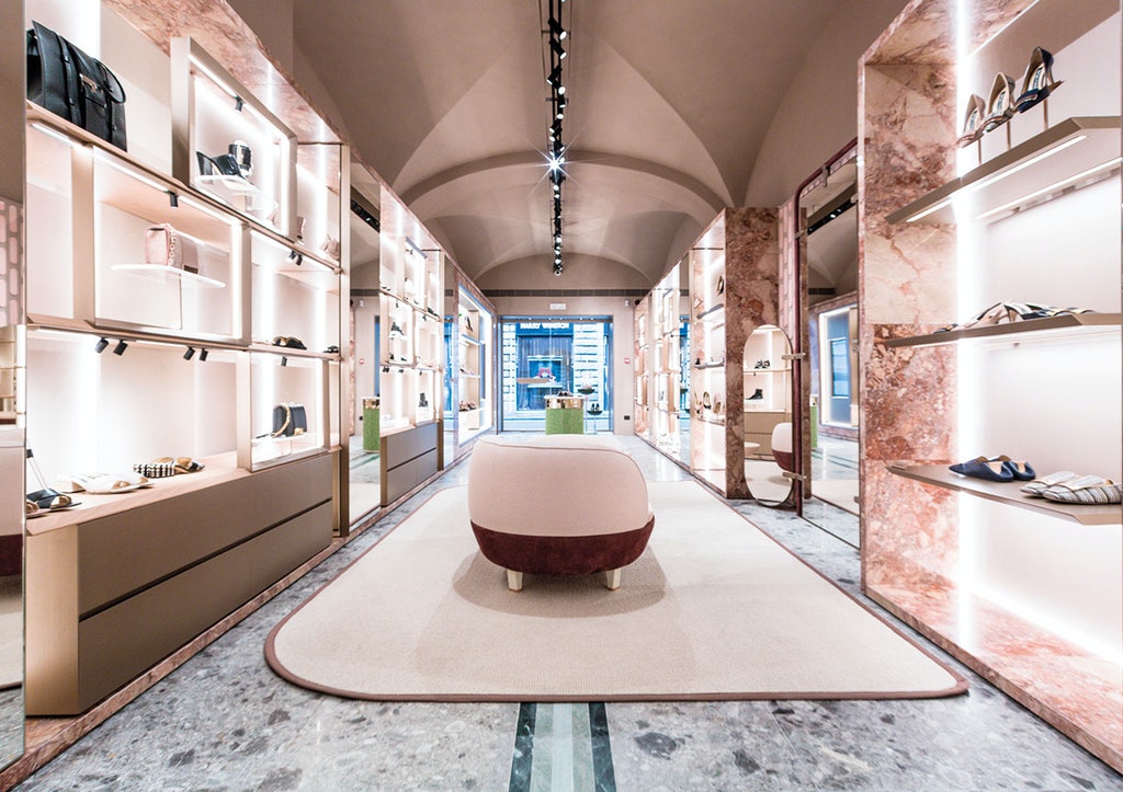 retail-sergio-rossi-flos-04
