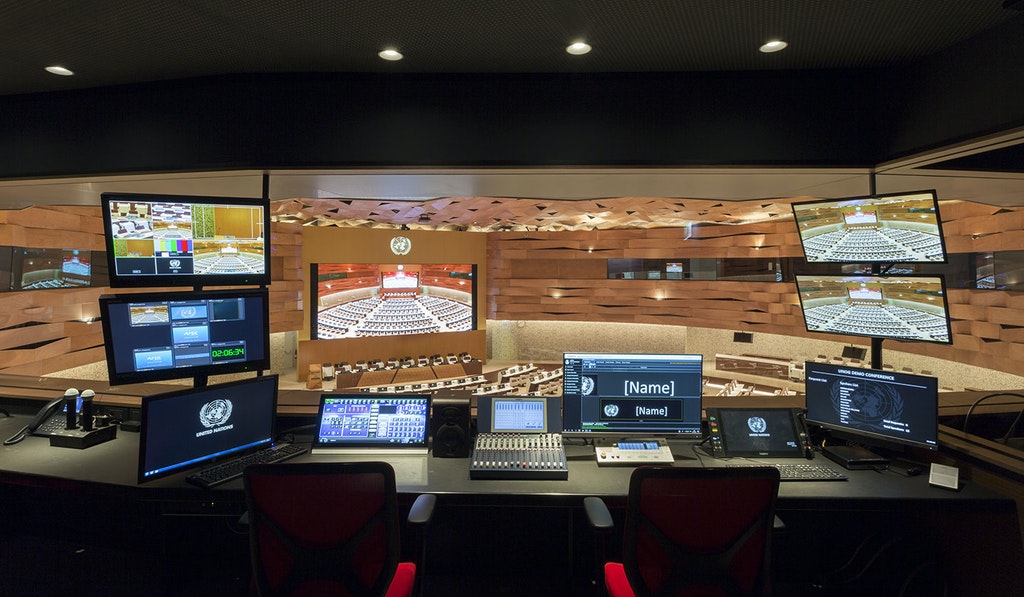 special-united-nation-conference-room-flos-10