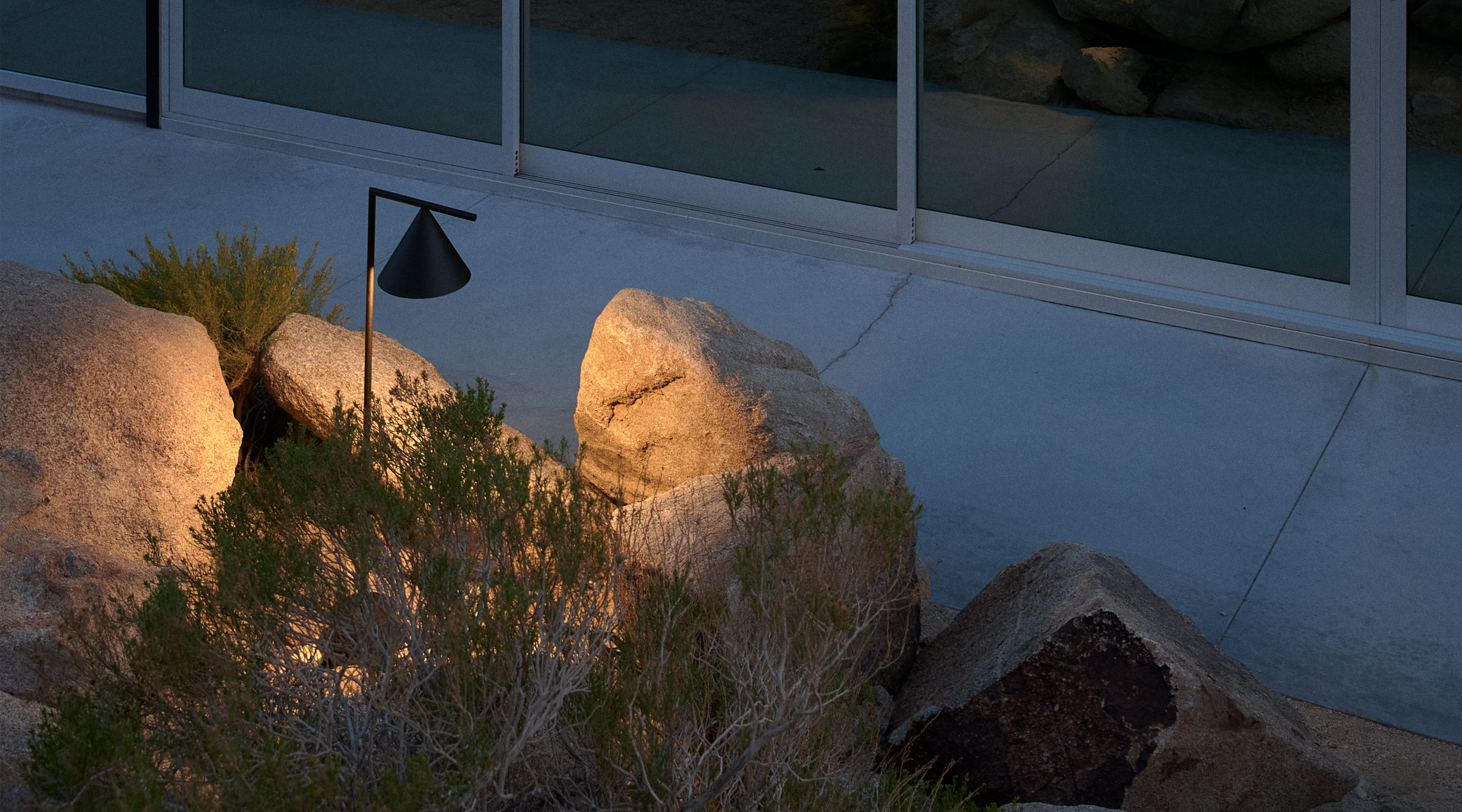 stories-Captain_Flint-Michael_Anastassiades-flos-Outdoor-30