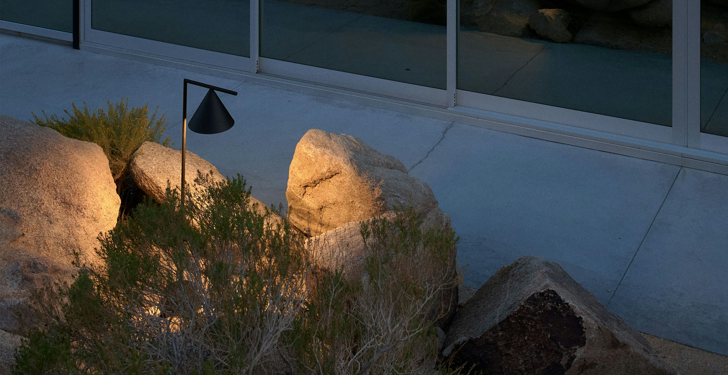 stories-Captain_Flint-Michael_Anastassiades-flos-Outdoor-30